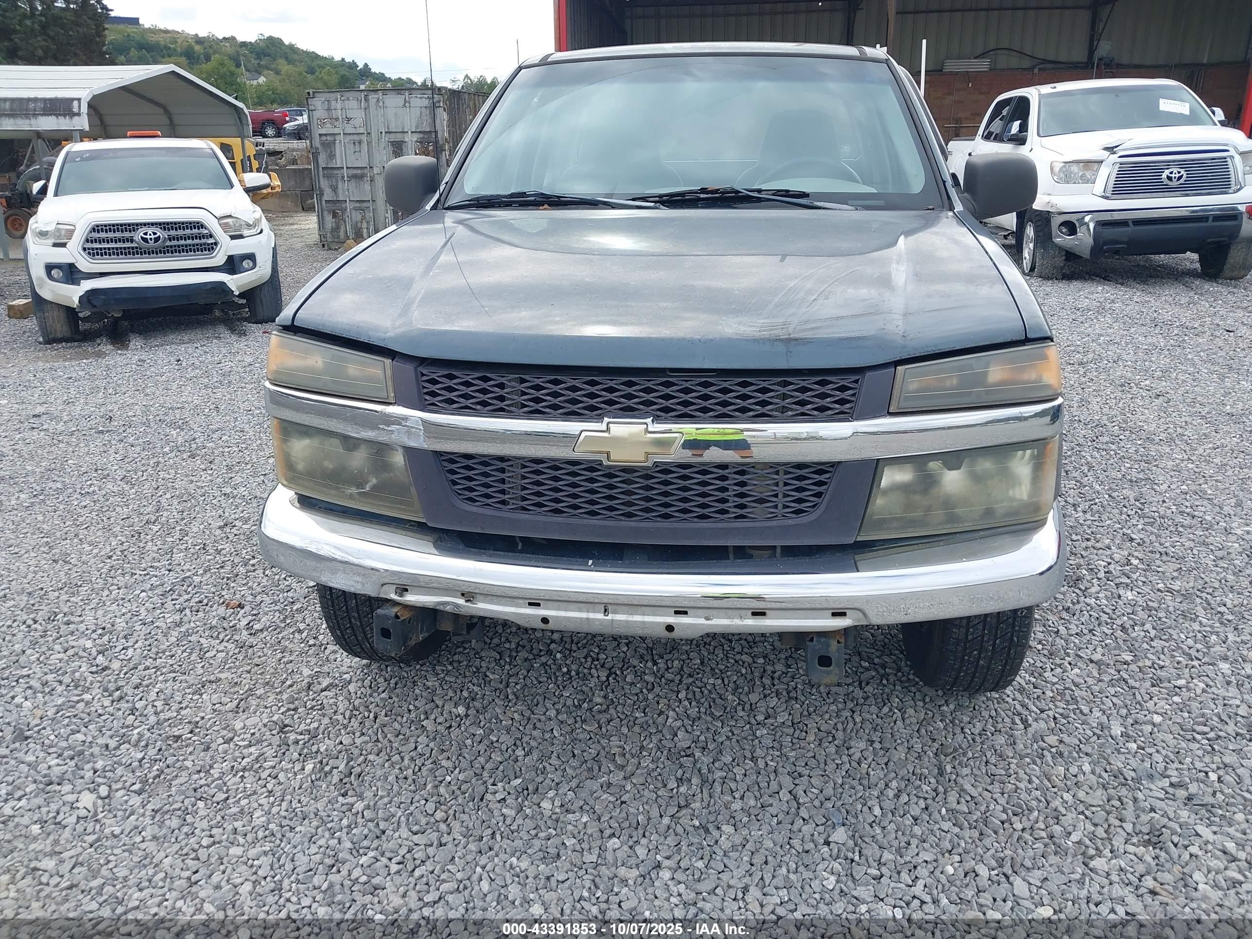 CHEVROLET COLORADO image 6