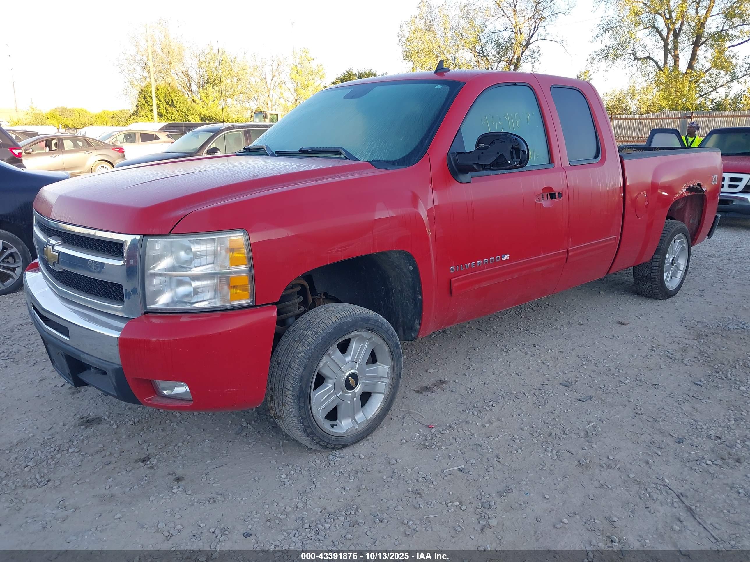 CHEVROLET SILVERADO image 2