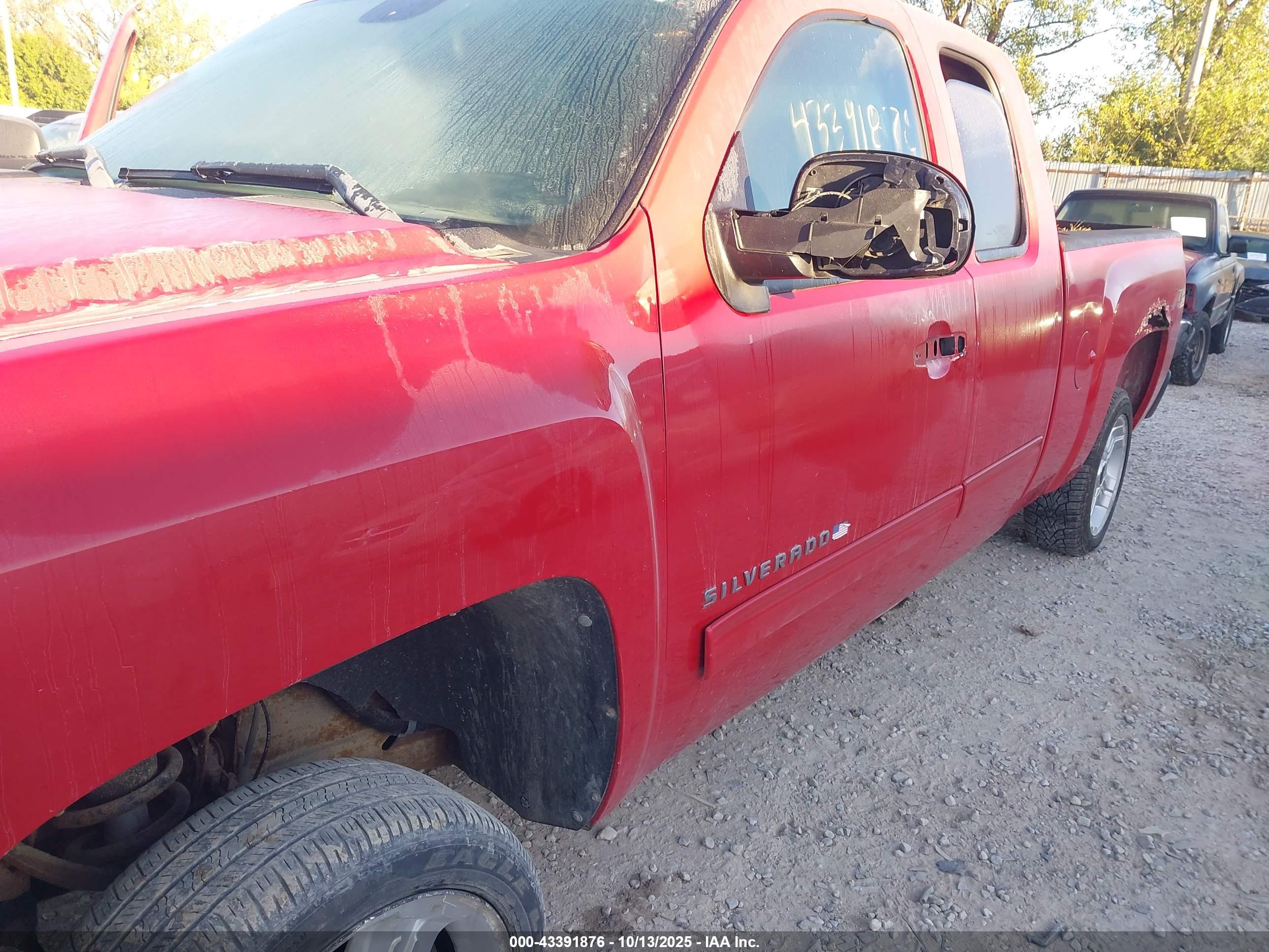 CHEVROLET SILVERADO image 6