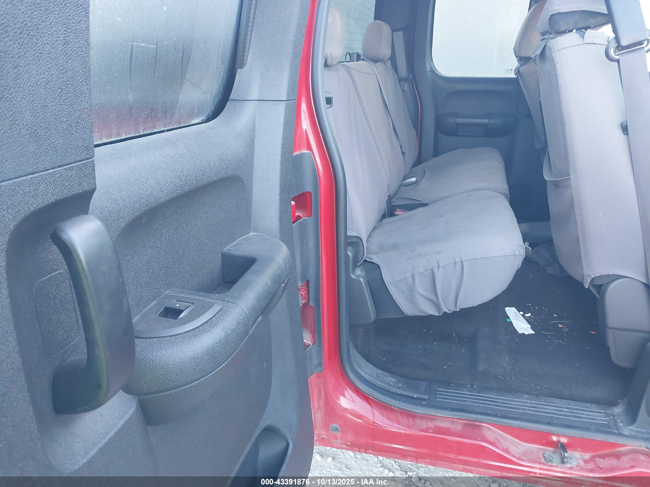 CHEVROLET SILVERADO image 8