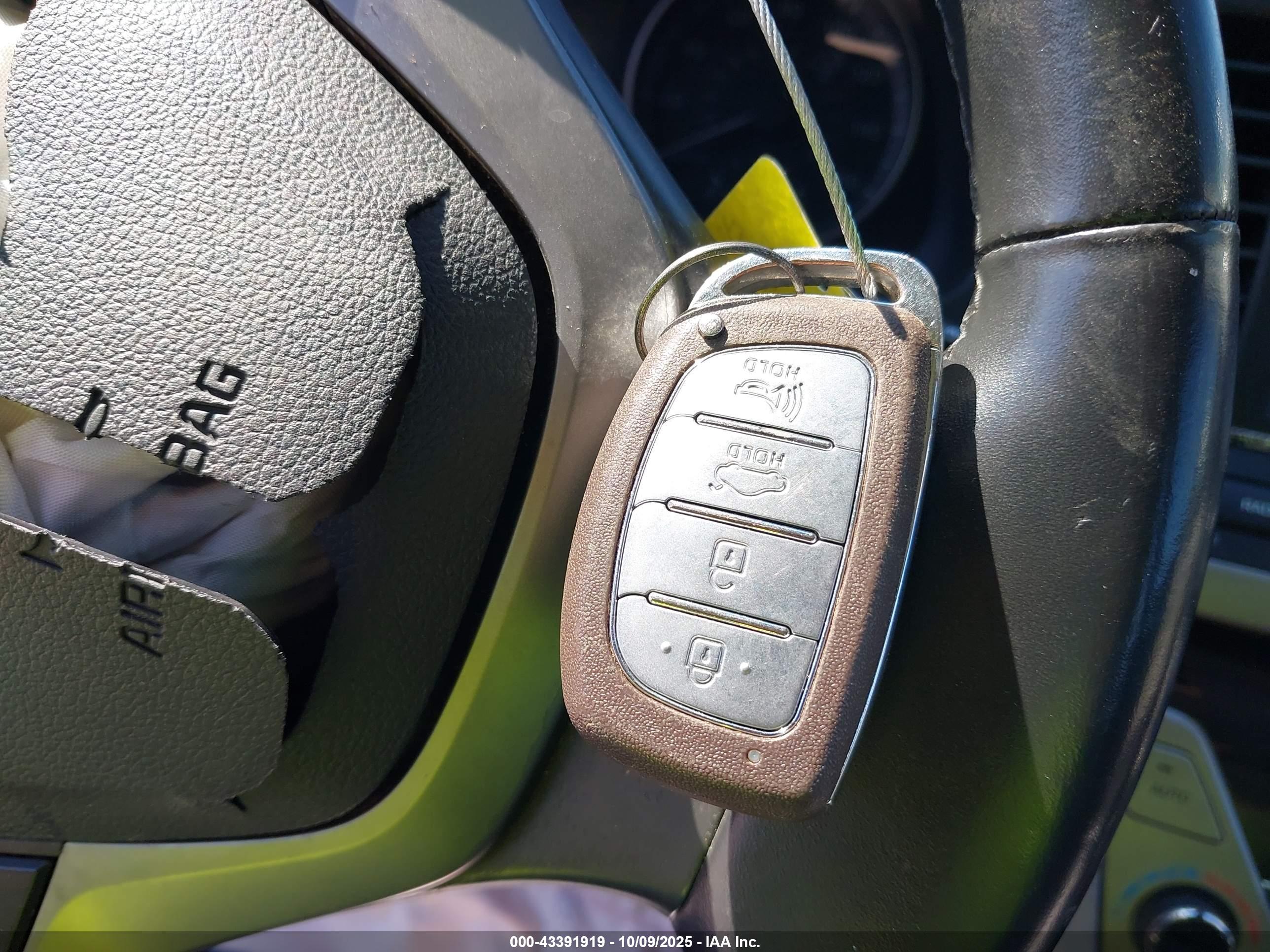 HYUNDAI ELANTRA image 11