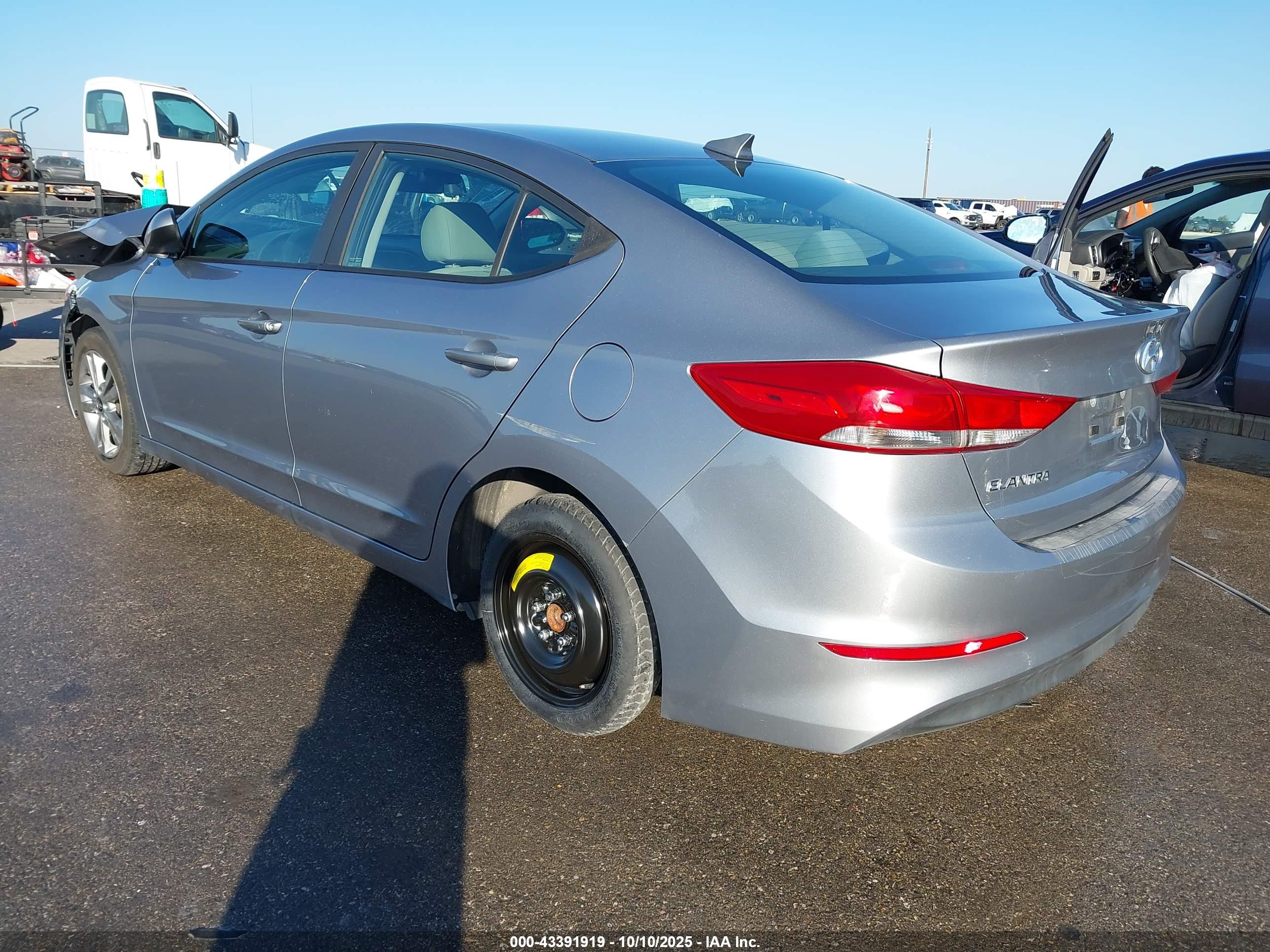 HYUNDAI ELANTRA image 3