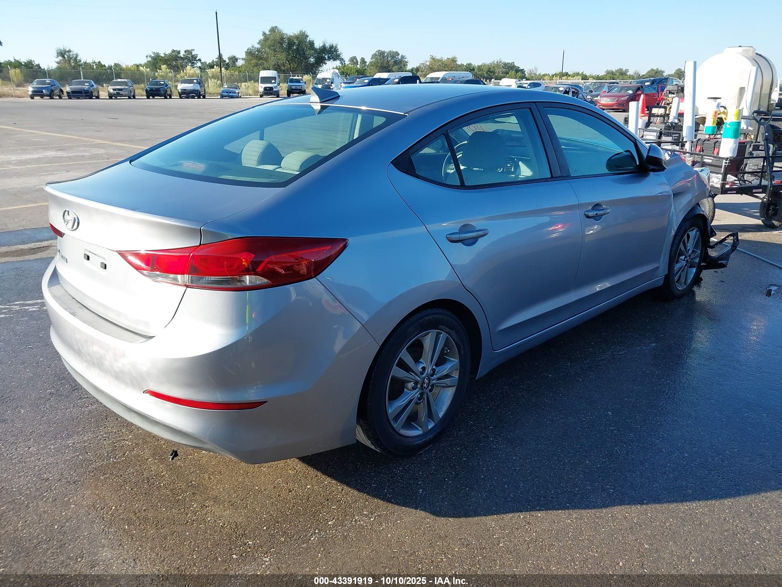 HYUNDAI ELANTRA image 4