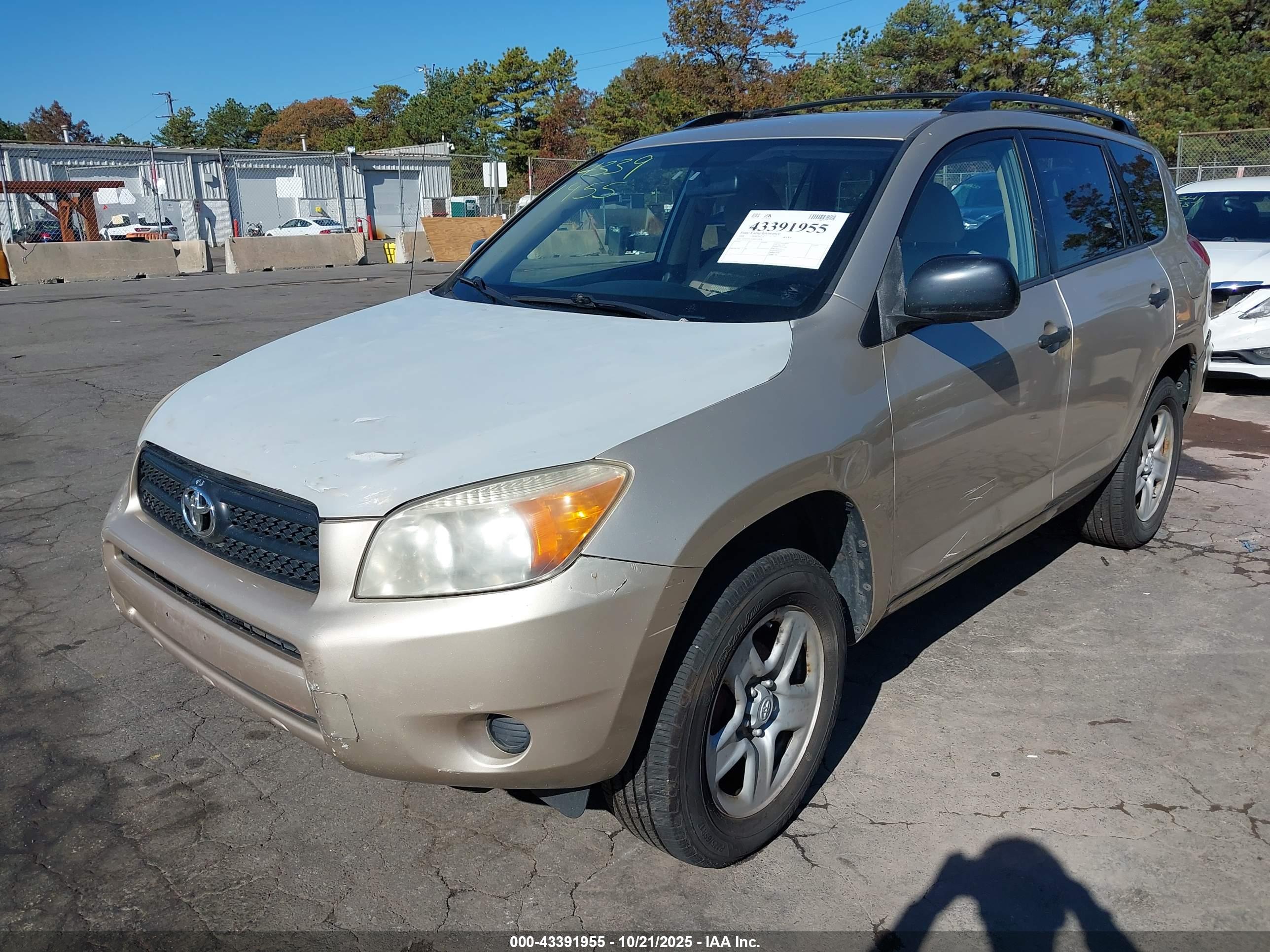 TOYOTA RAV4 image 2