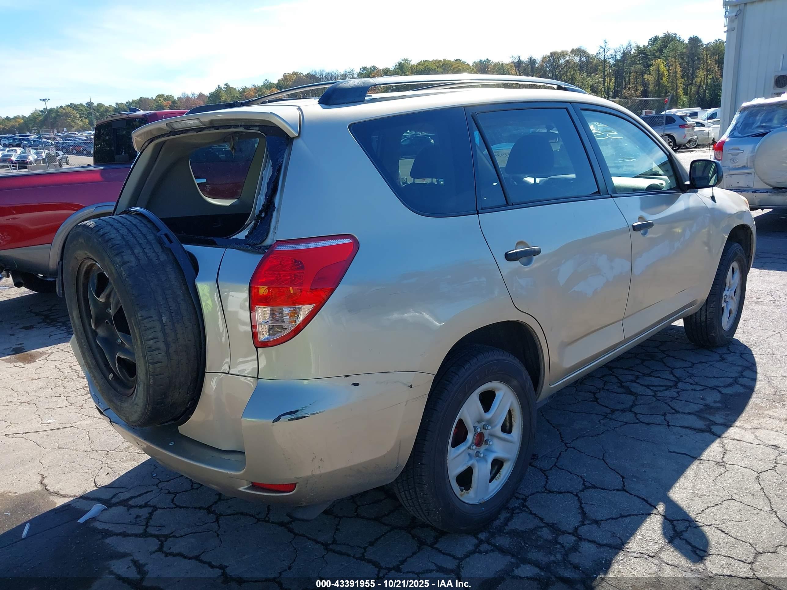 TOYOTA RAV4 image 4