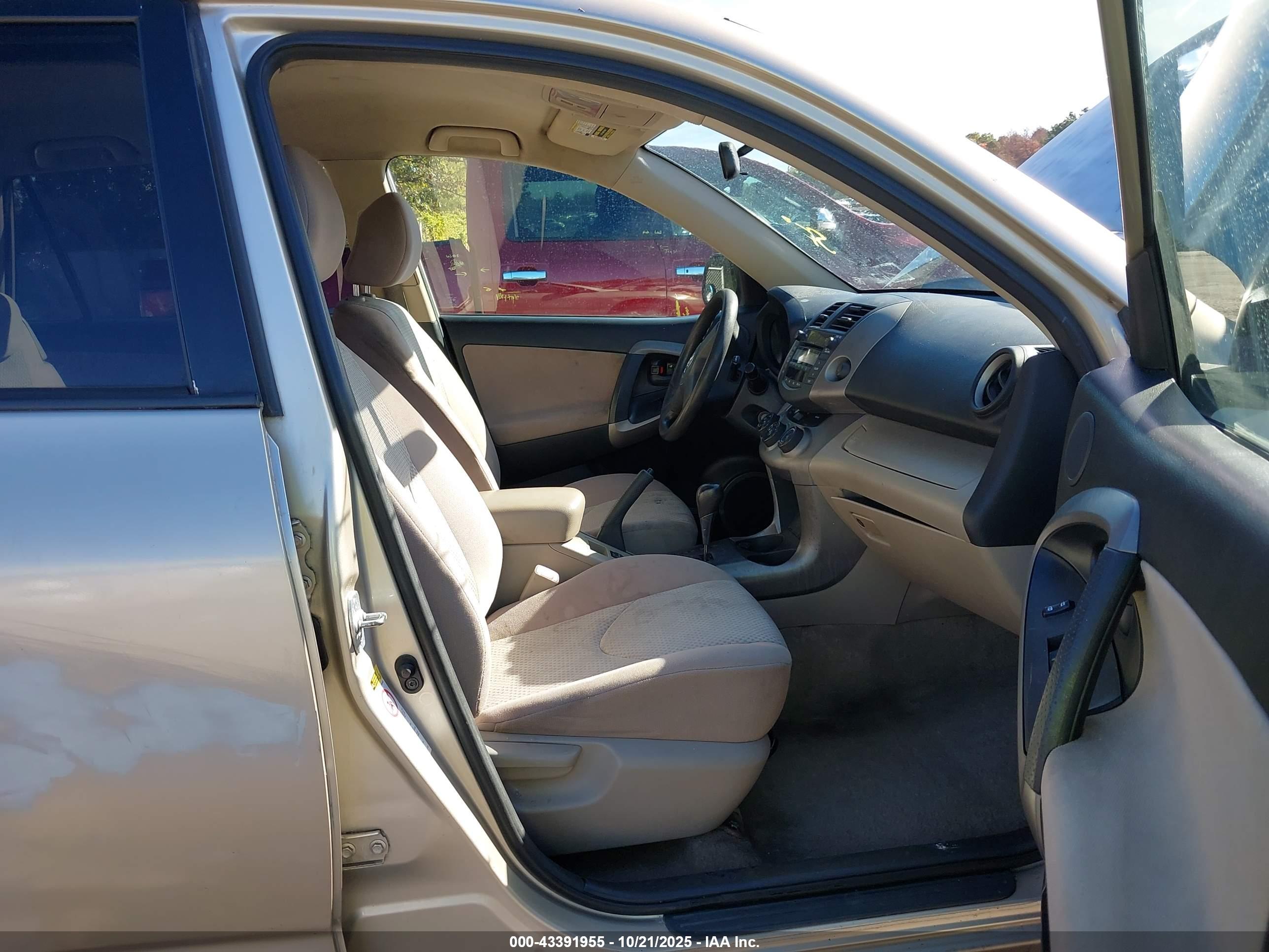 TOYOTA RAV4 image 5