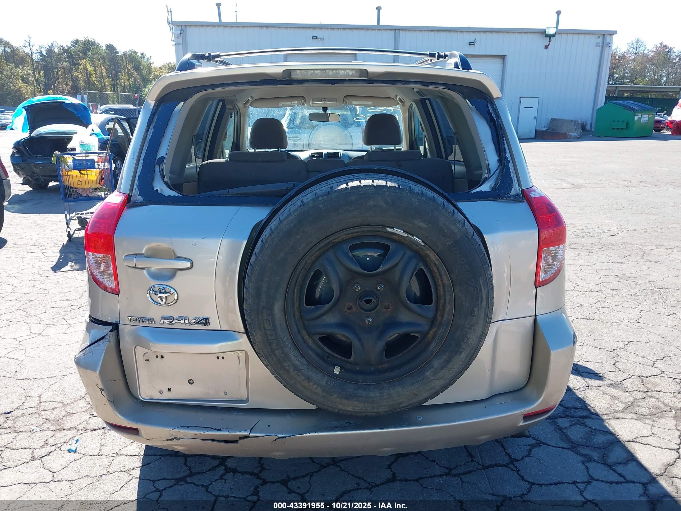 TOYOTA RAV4 image 6