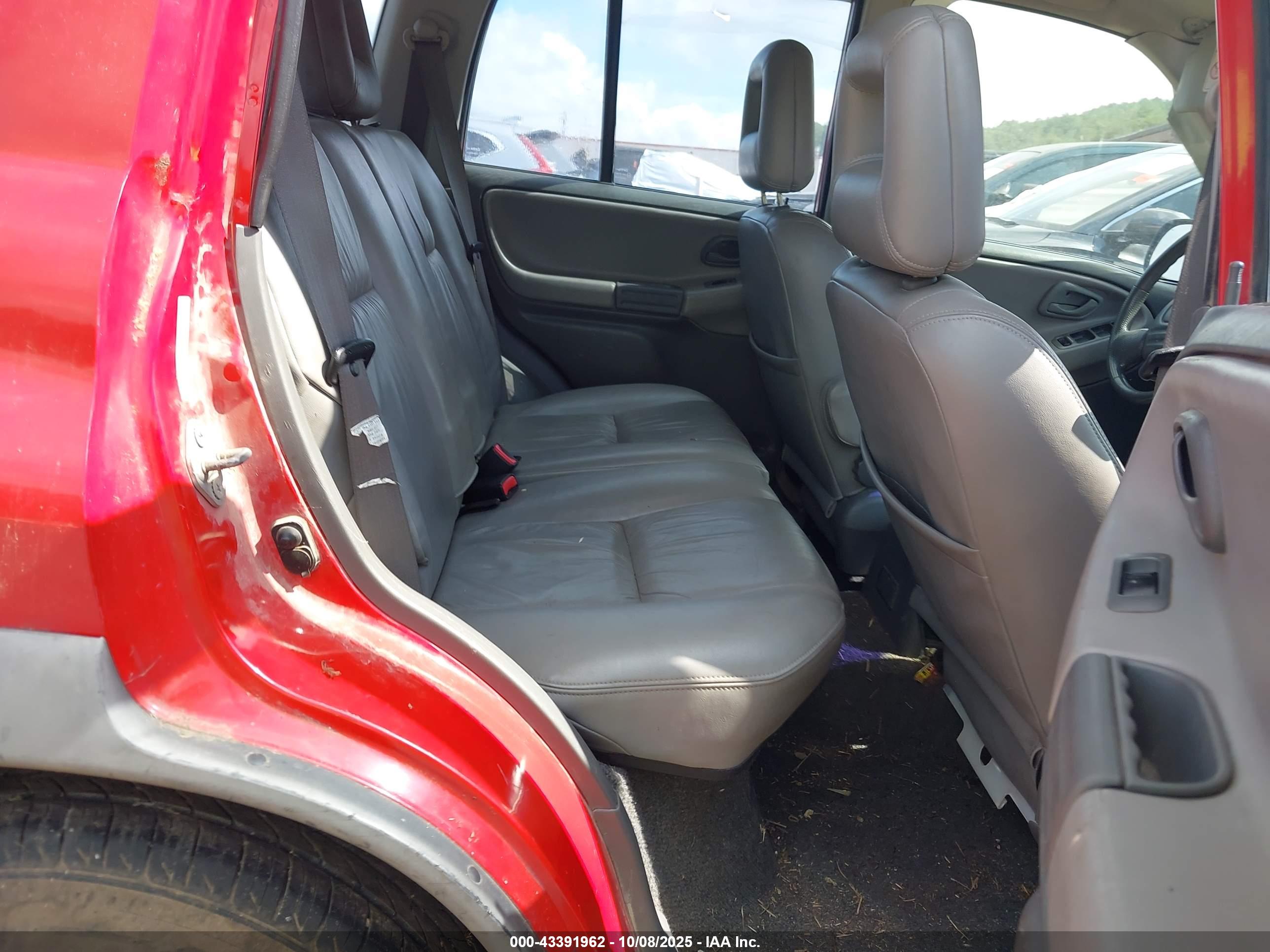 CHEVROLET TRACKER image 8