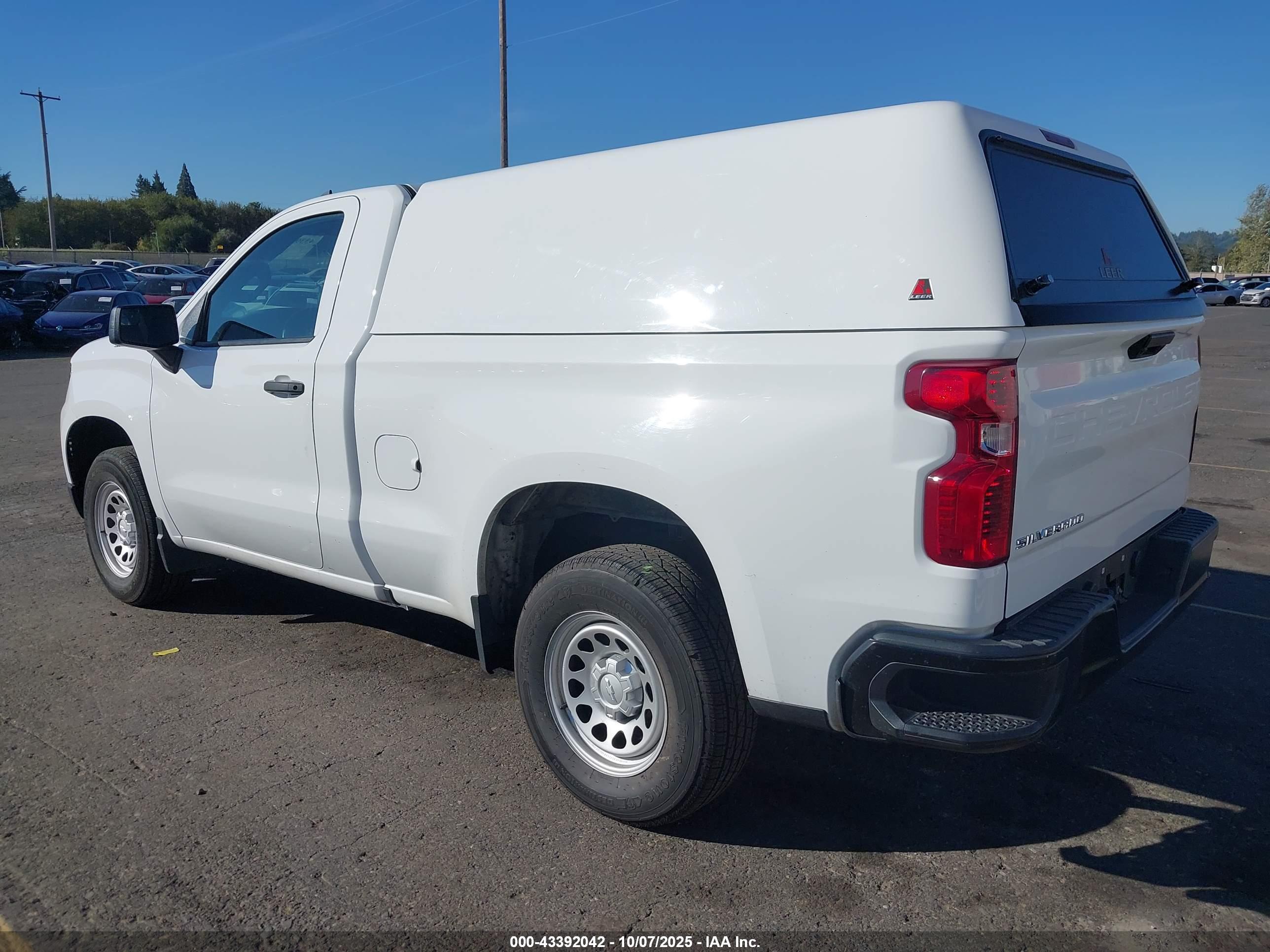 CHEVROLET SILVERADO image 3
