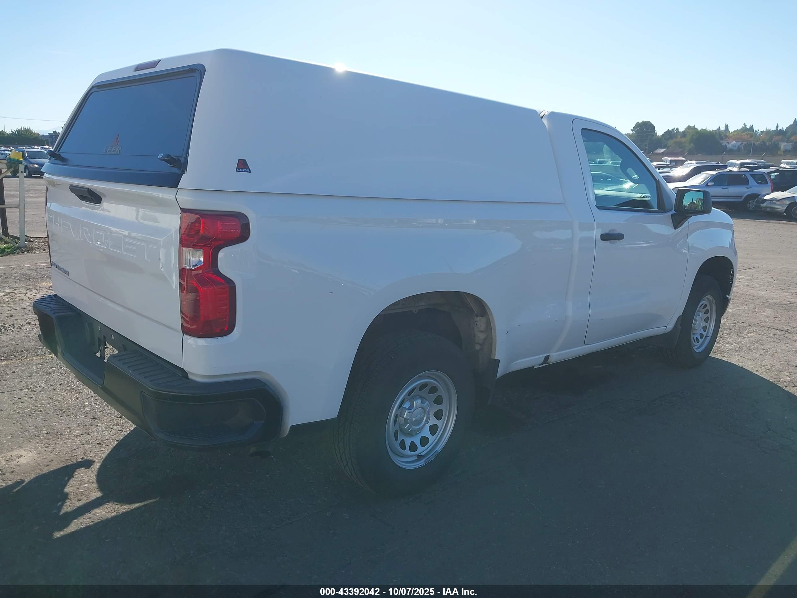 CHEVROLET SILVERADO image 4