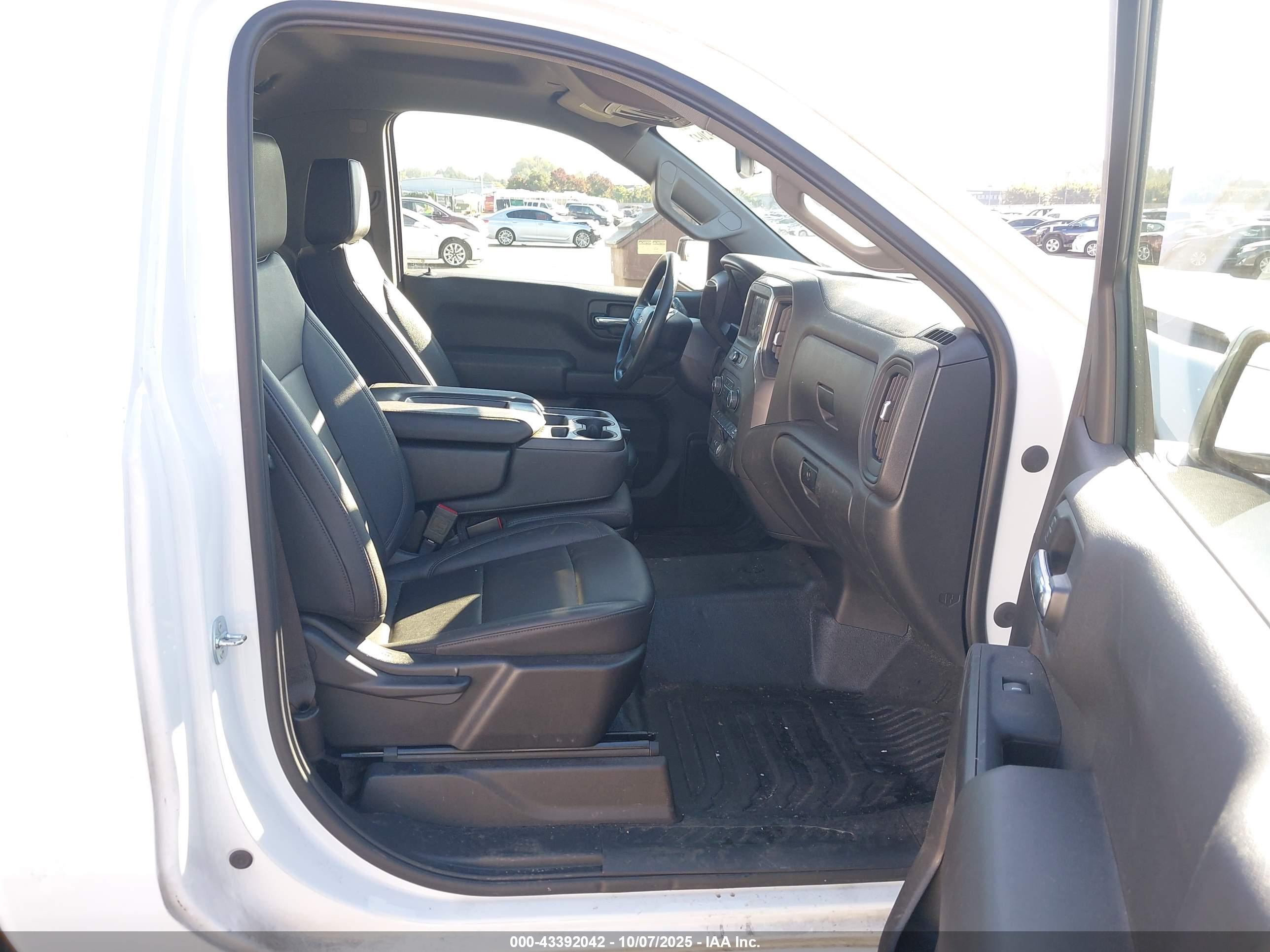 CHEVROLET SILVERADO image 5
