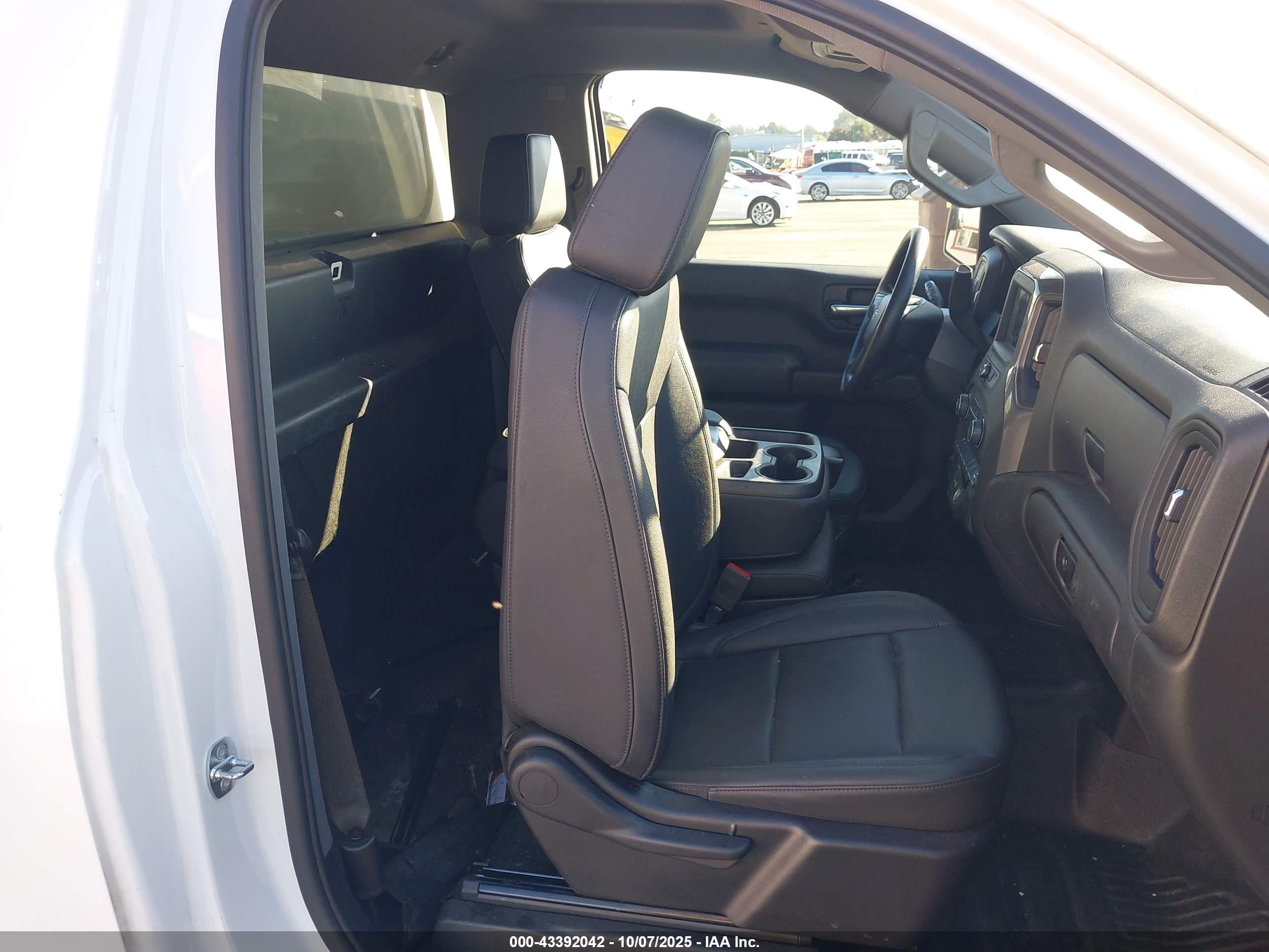 CHEVROLET SILVERADO image 8
