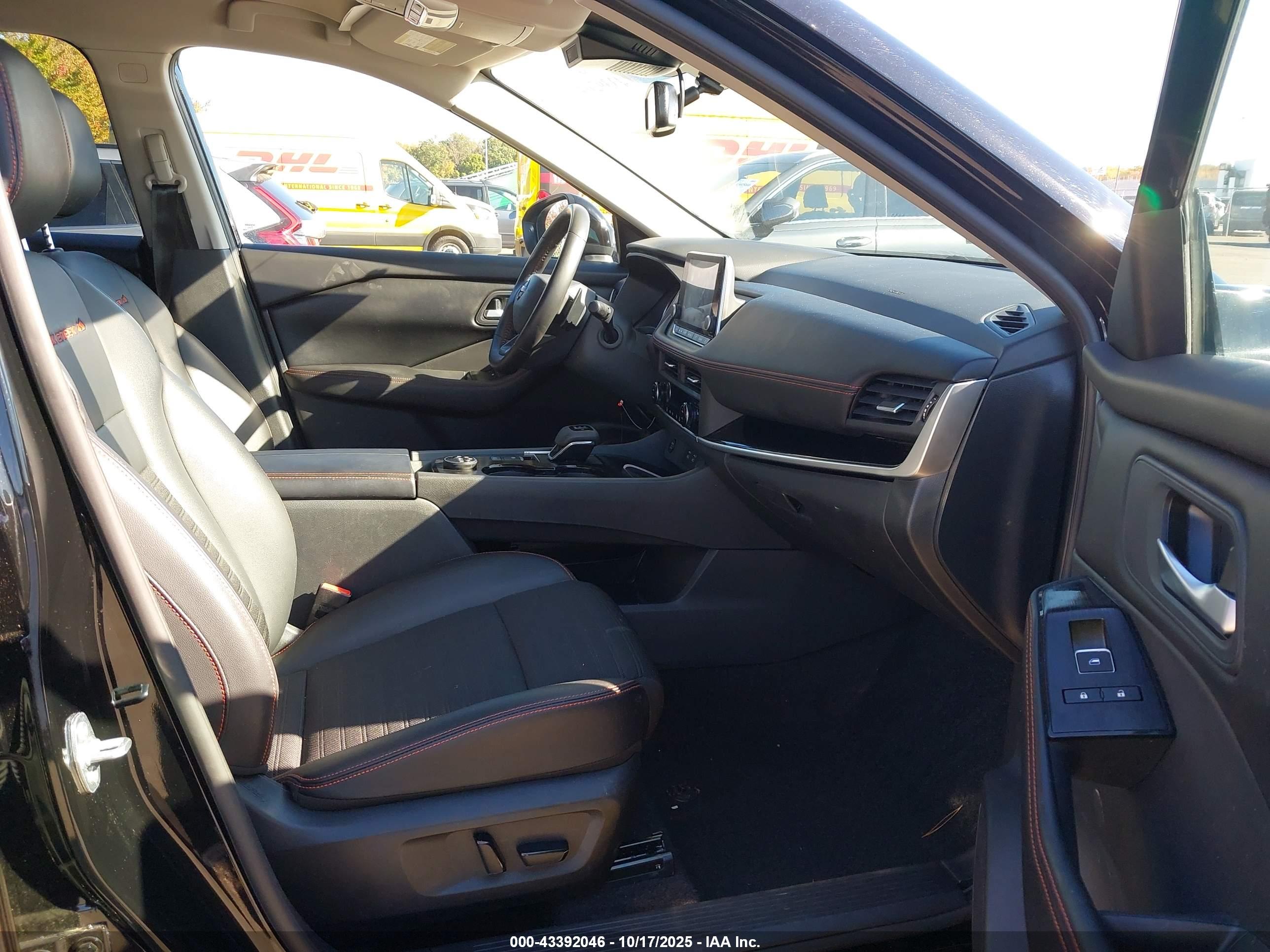 NISSAN ROGUE image 5