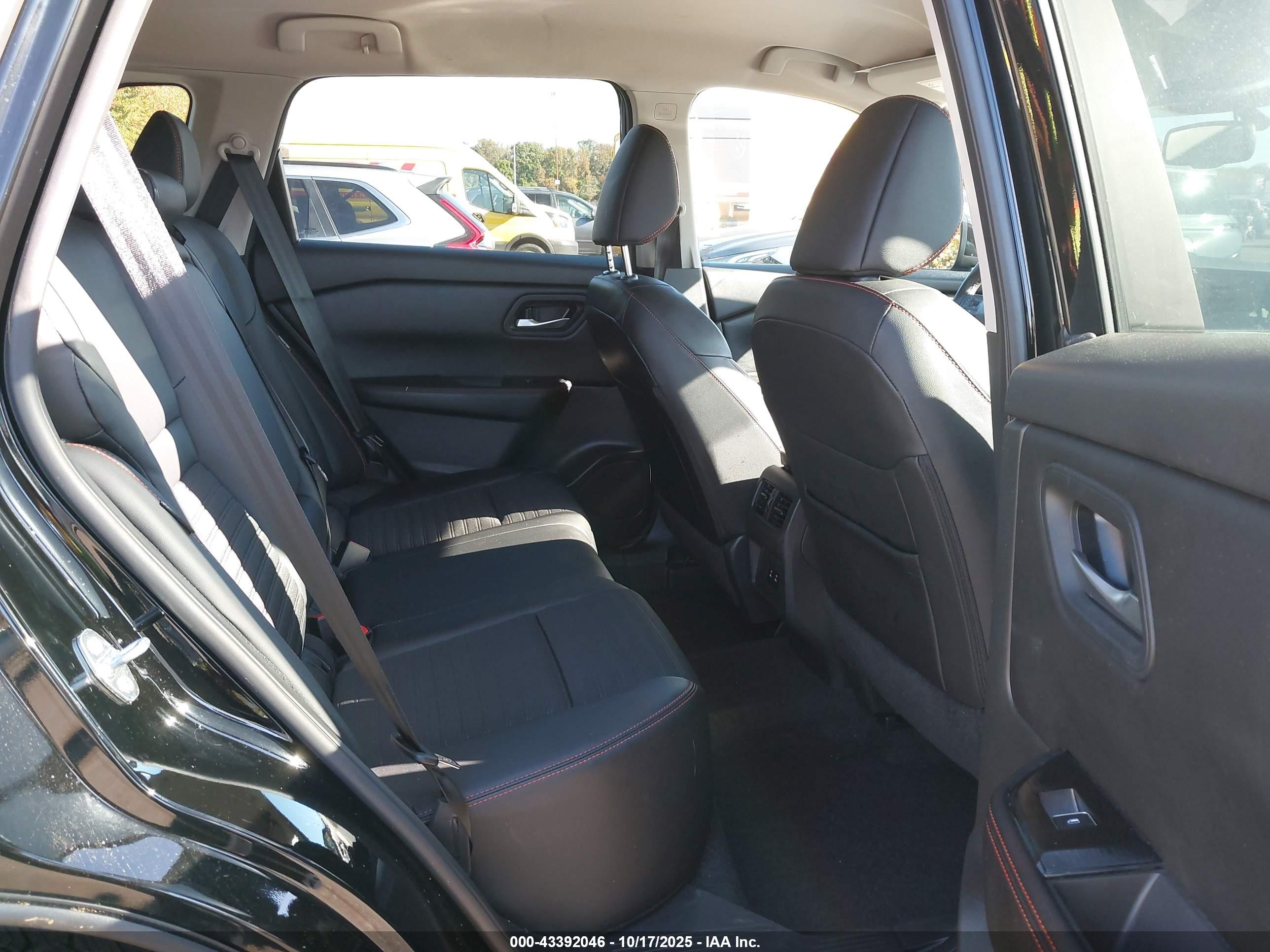 NISSAN ROGUE image 8