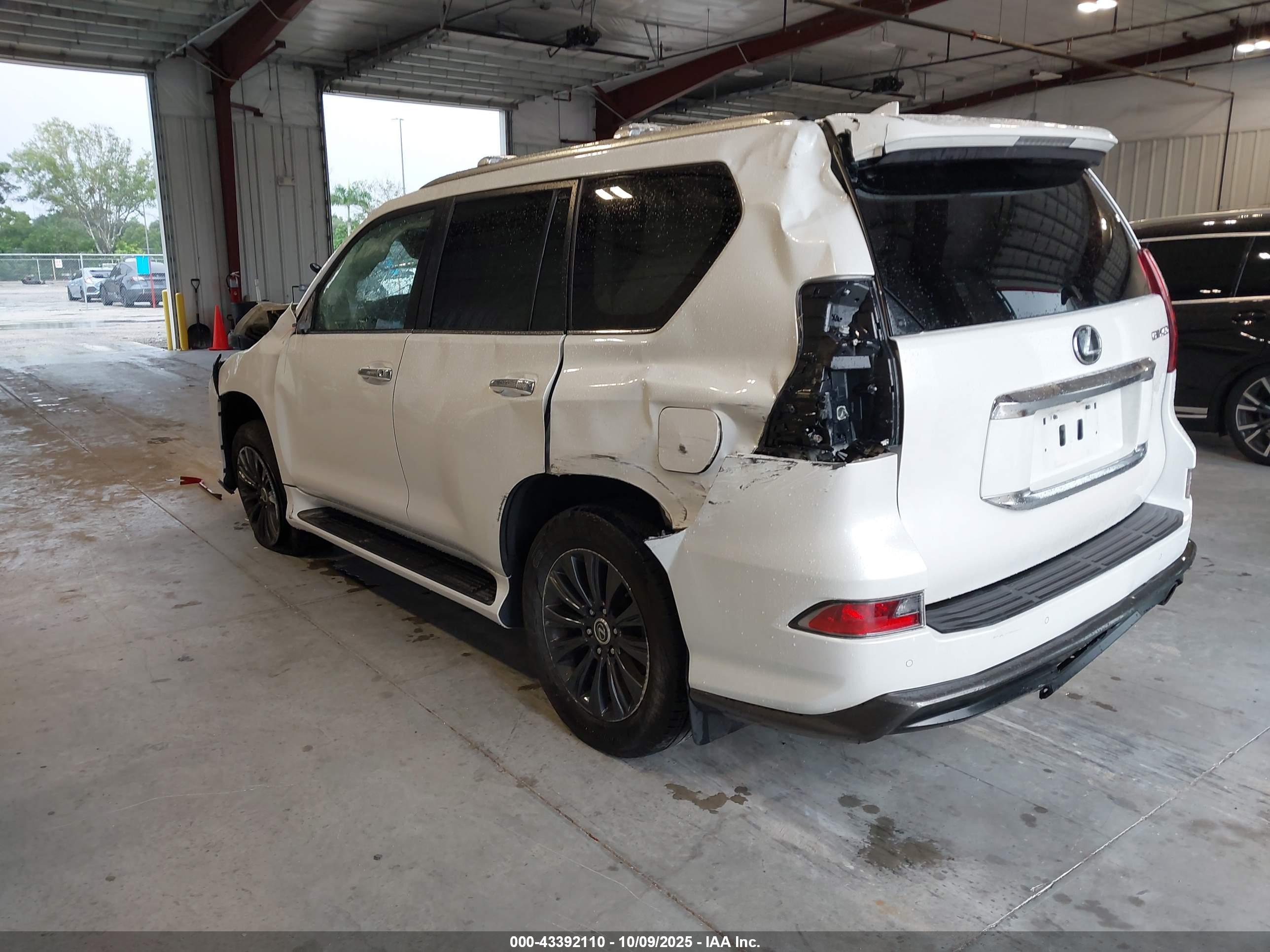 LEXUS GX image 3