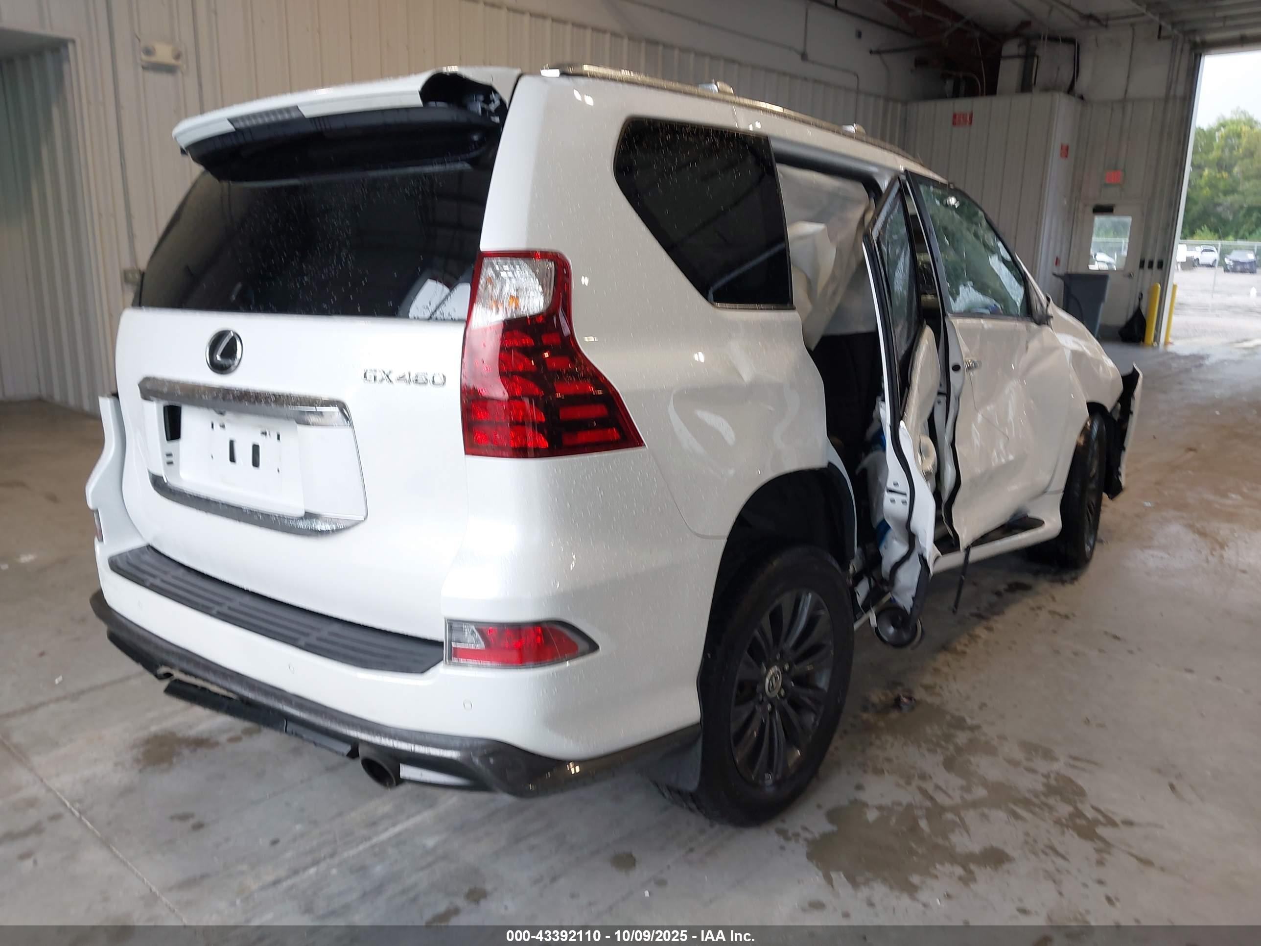 LEXUS GX image 4