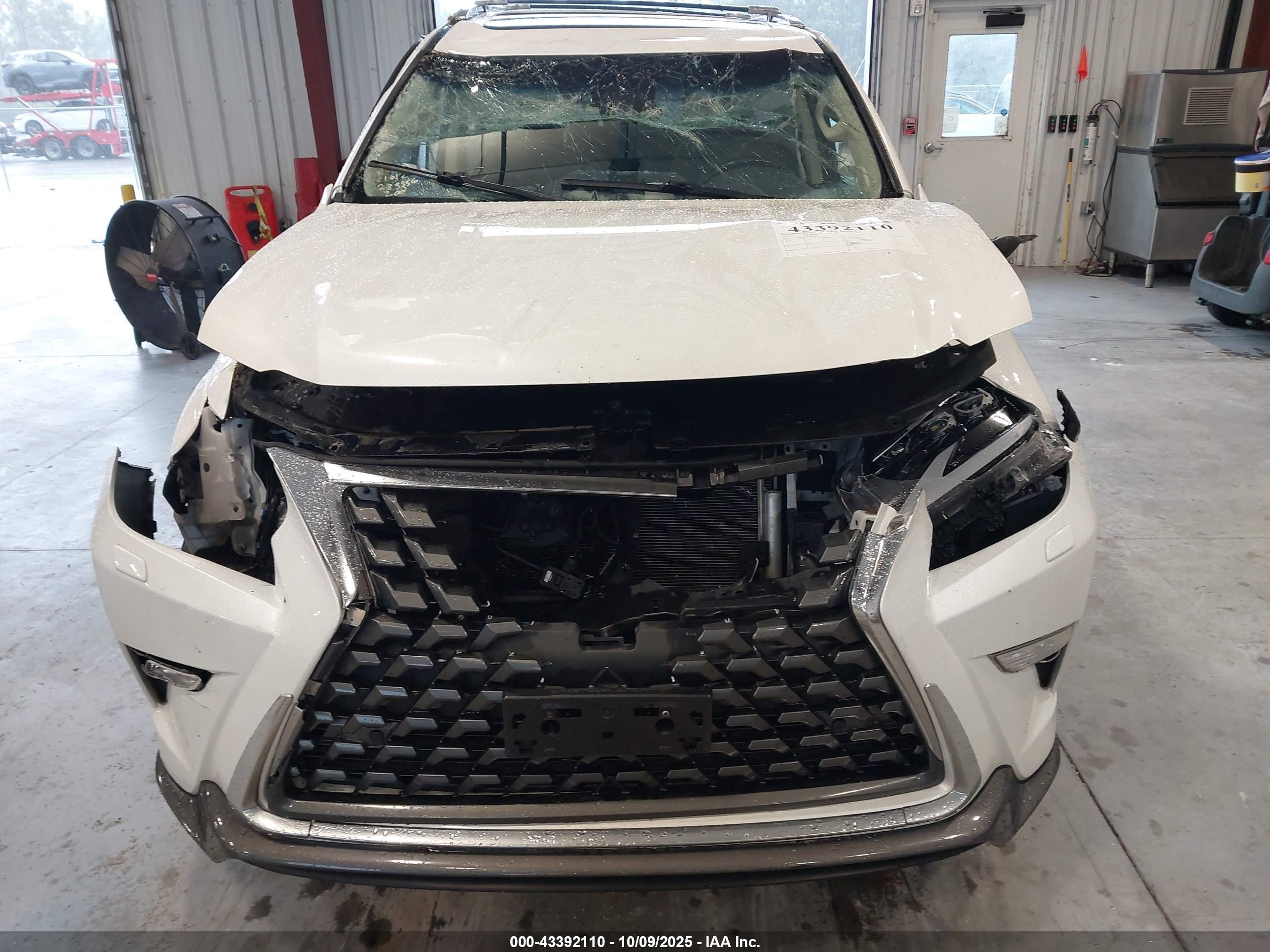 LEXUS GX image 6