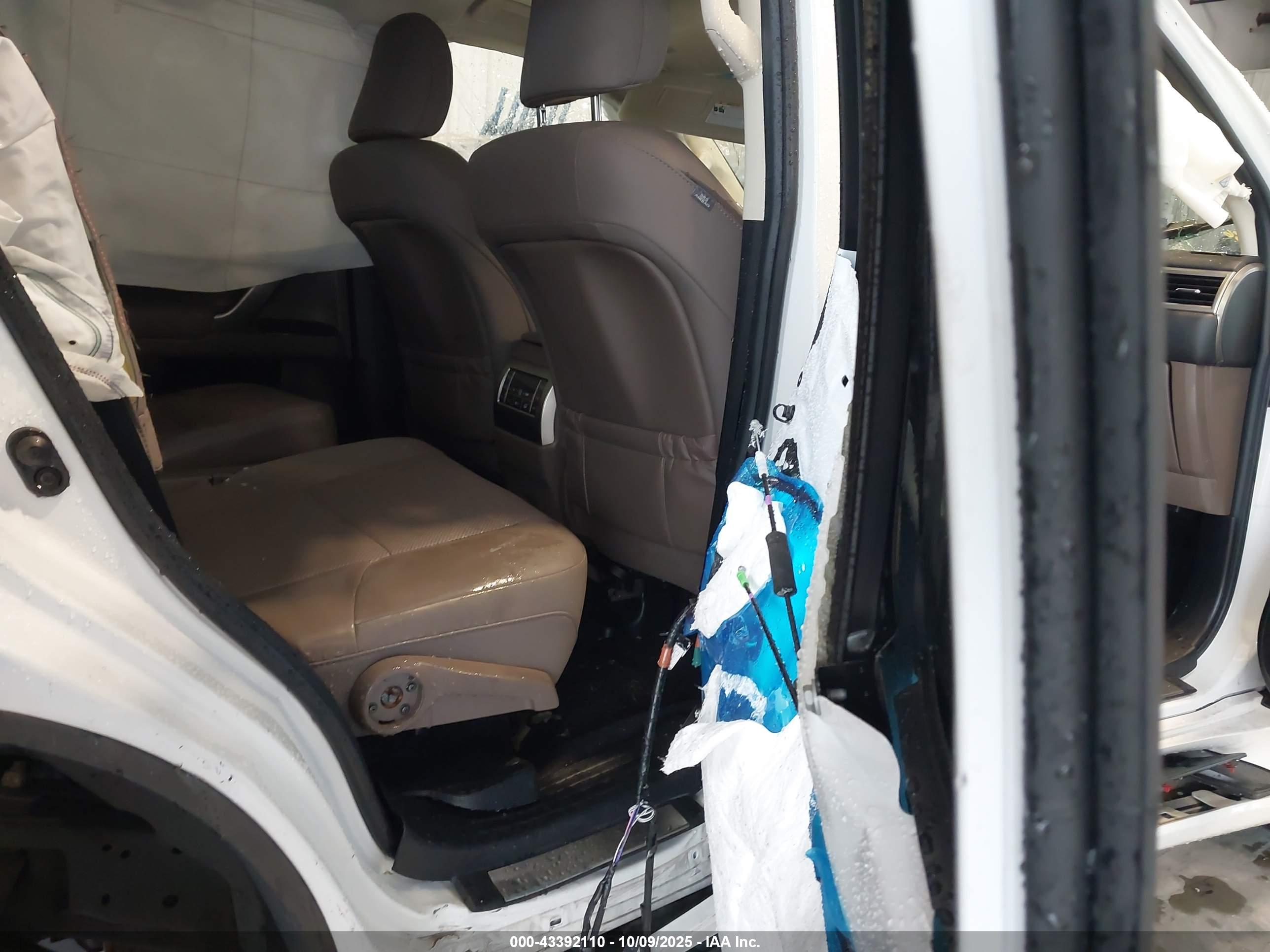LEXUS GX image 8