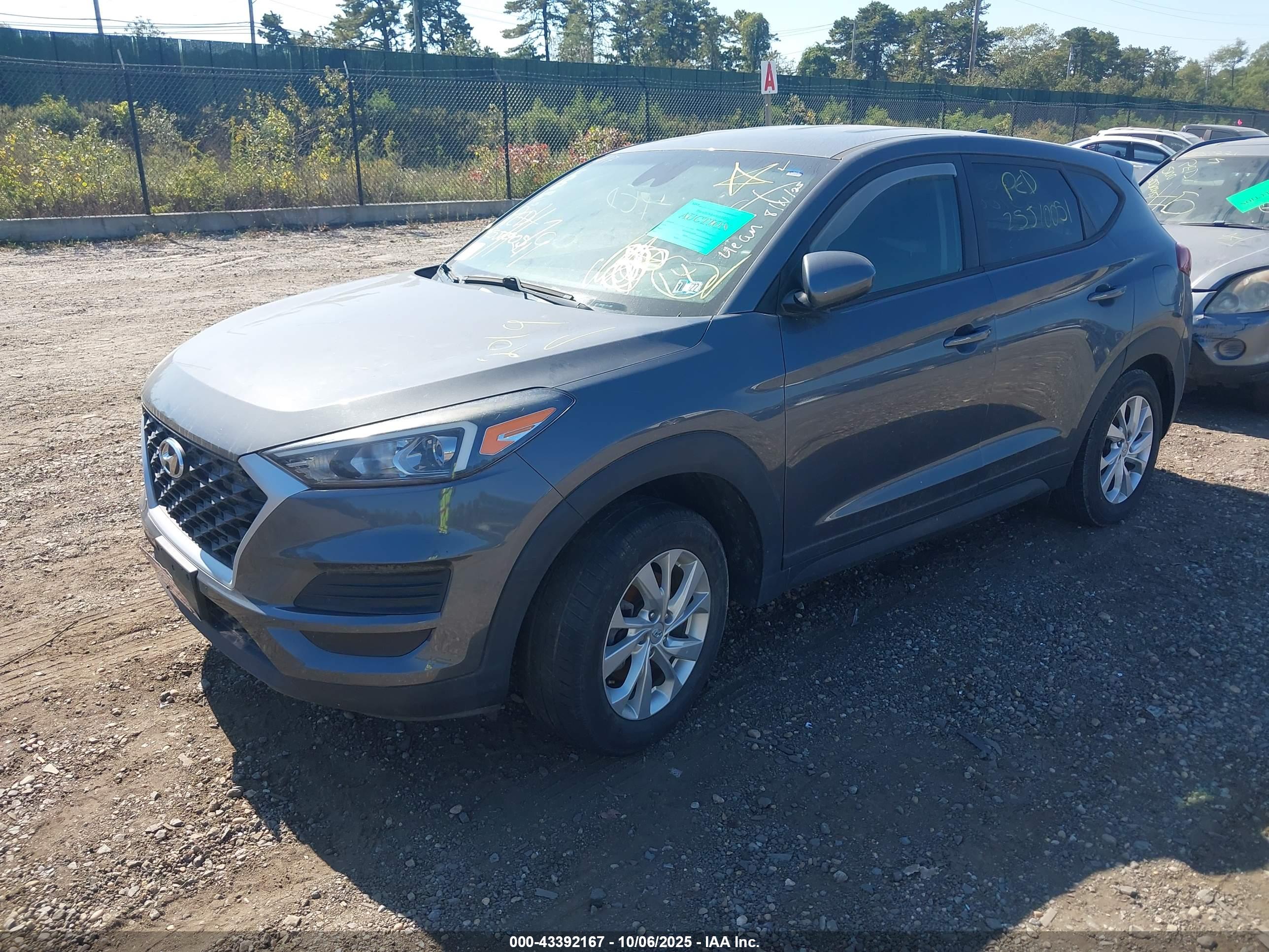 HYUNDAI TUCSON image 2