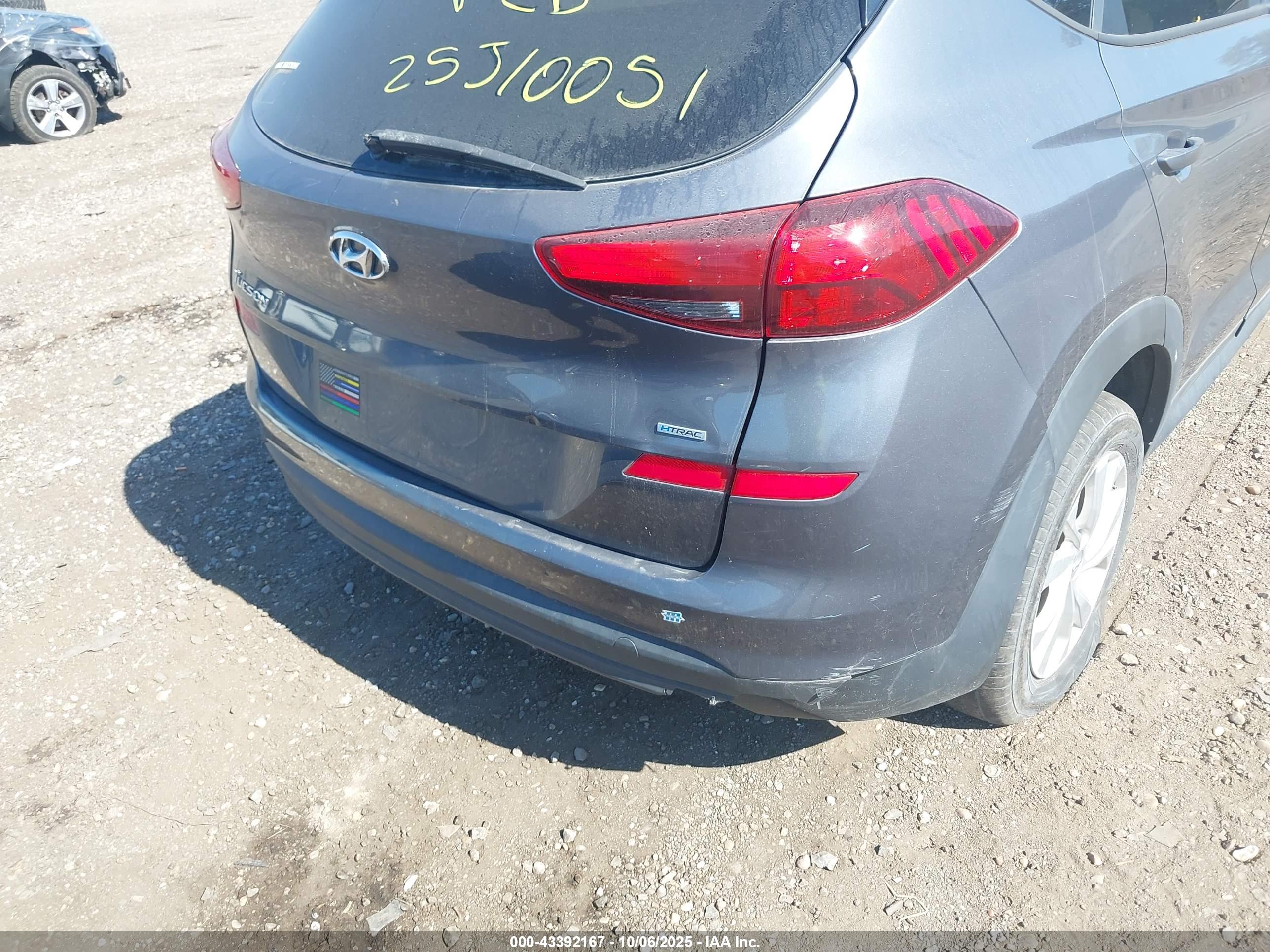 HYUNDAI TUCSON image 6
