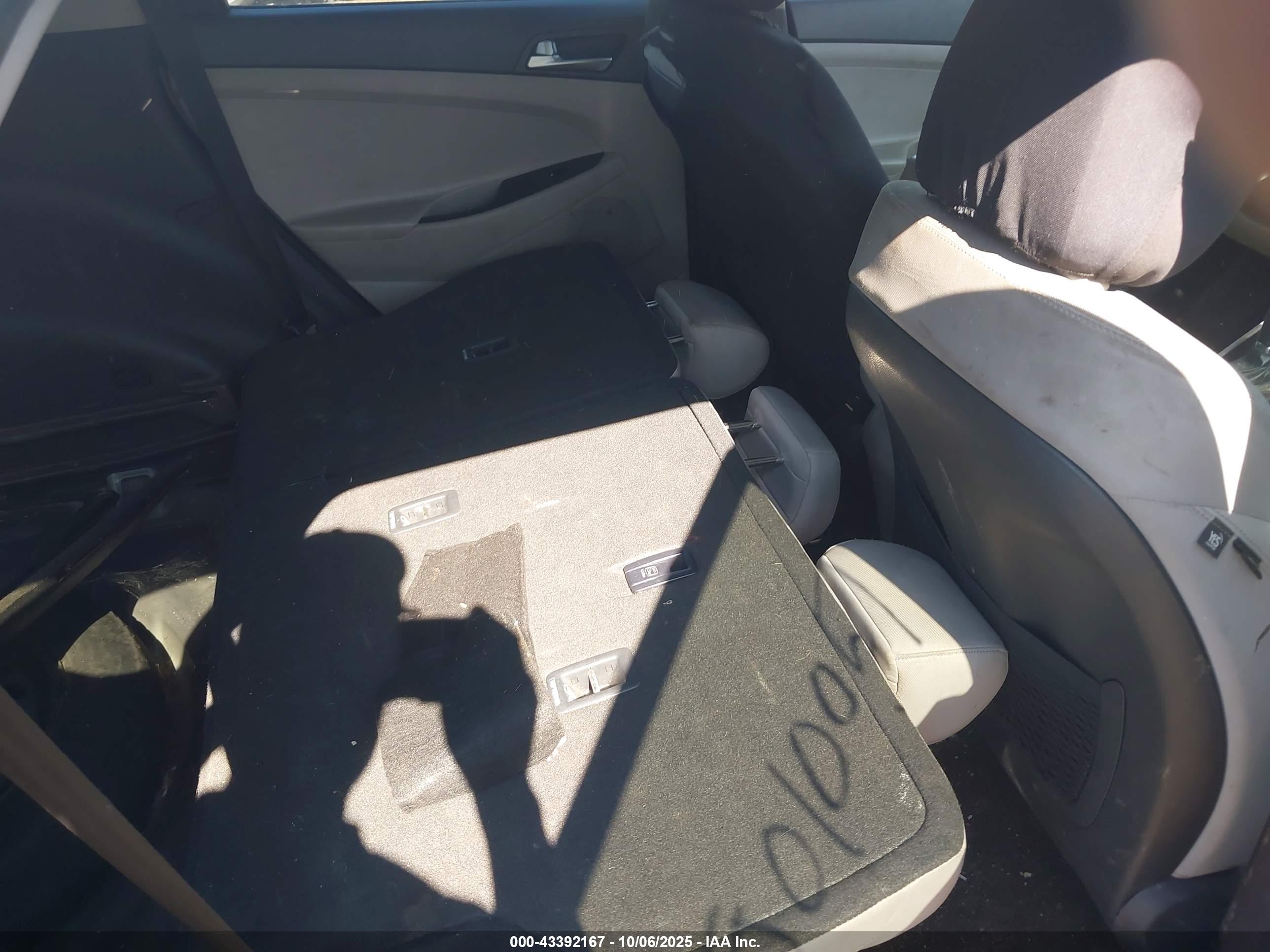 HYUNDAI TUCSON image 8