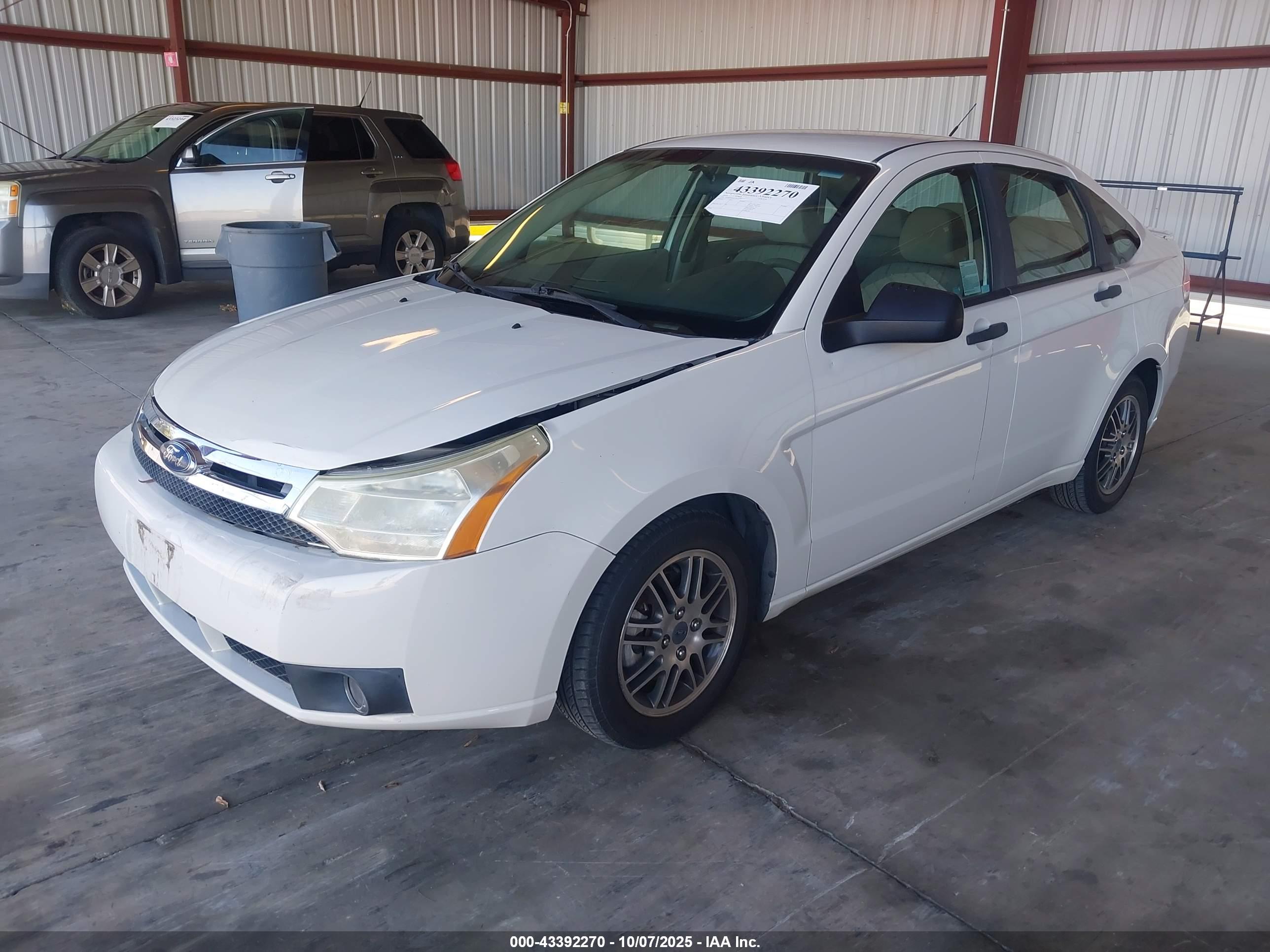 FORD FOCUS image 2