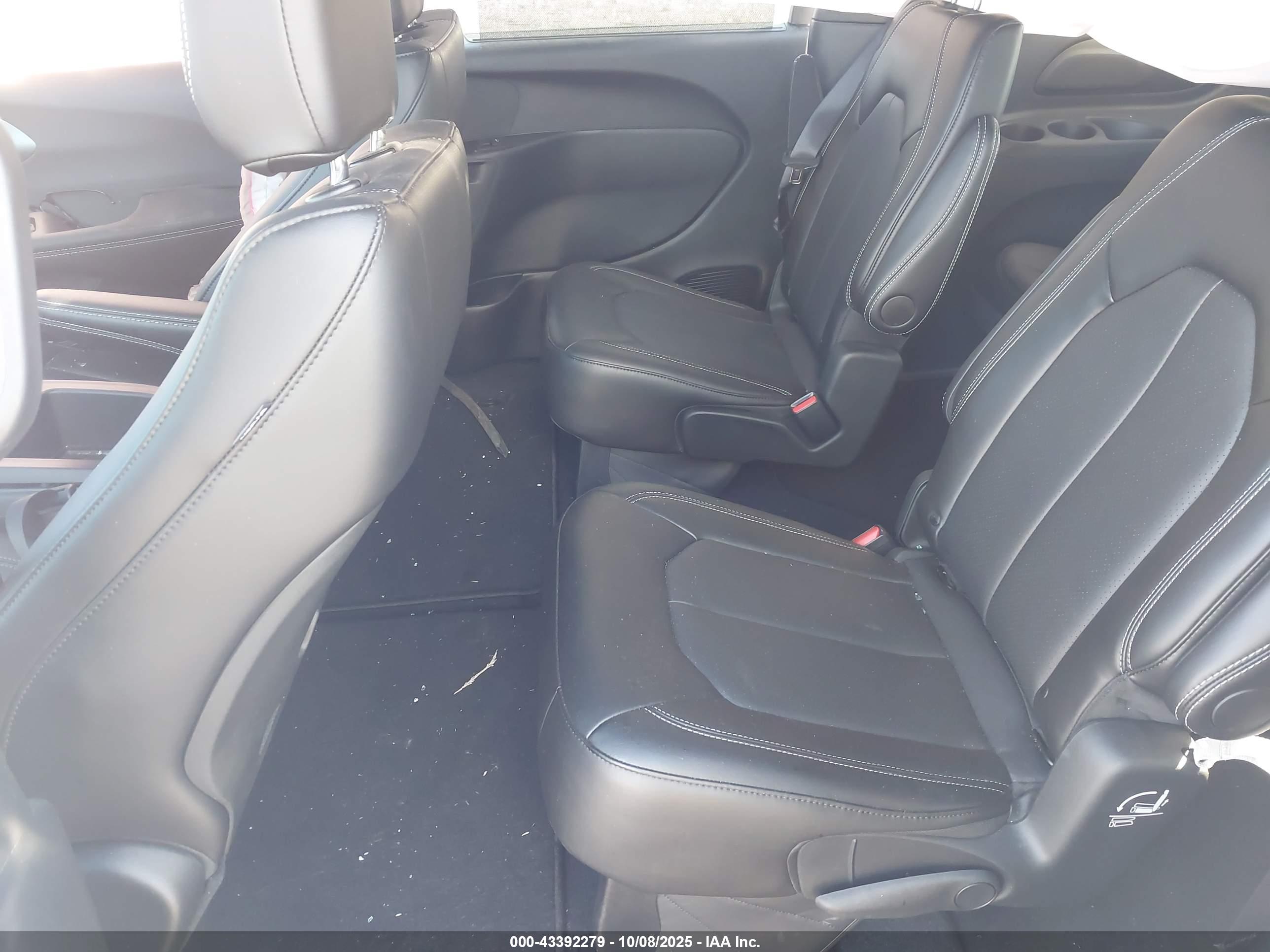 CHRYSLER VOYAGER image 8