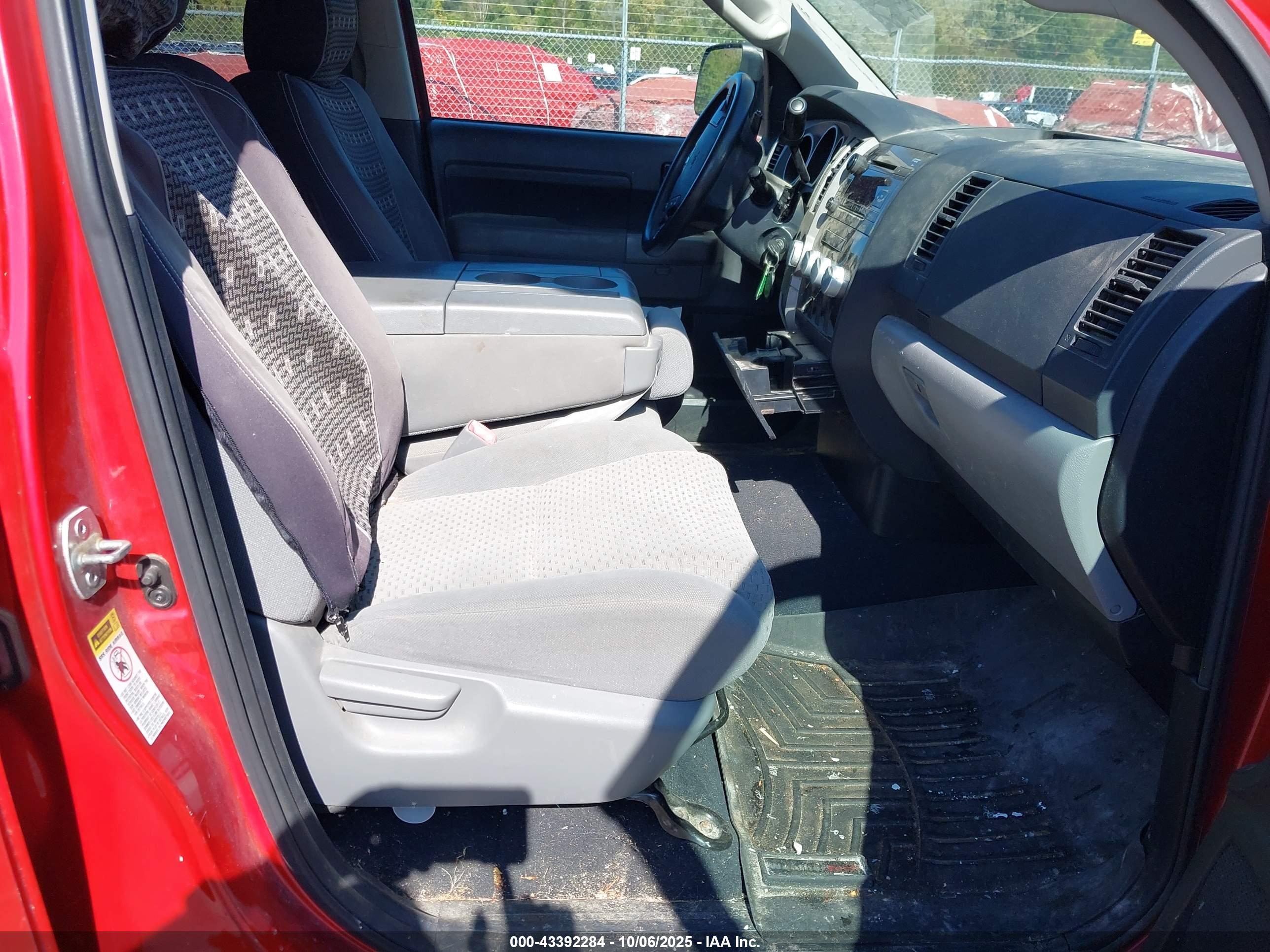TOYOTA TUNDRA image 5