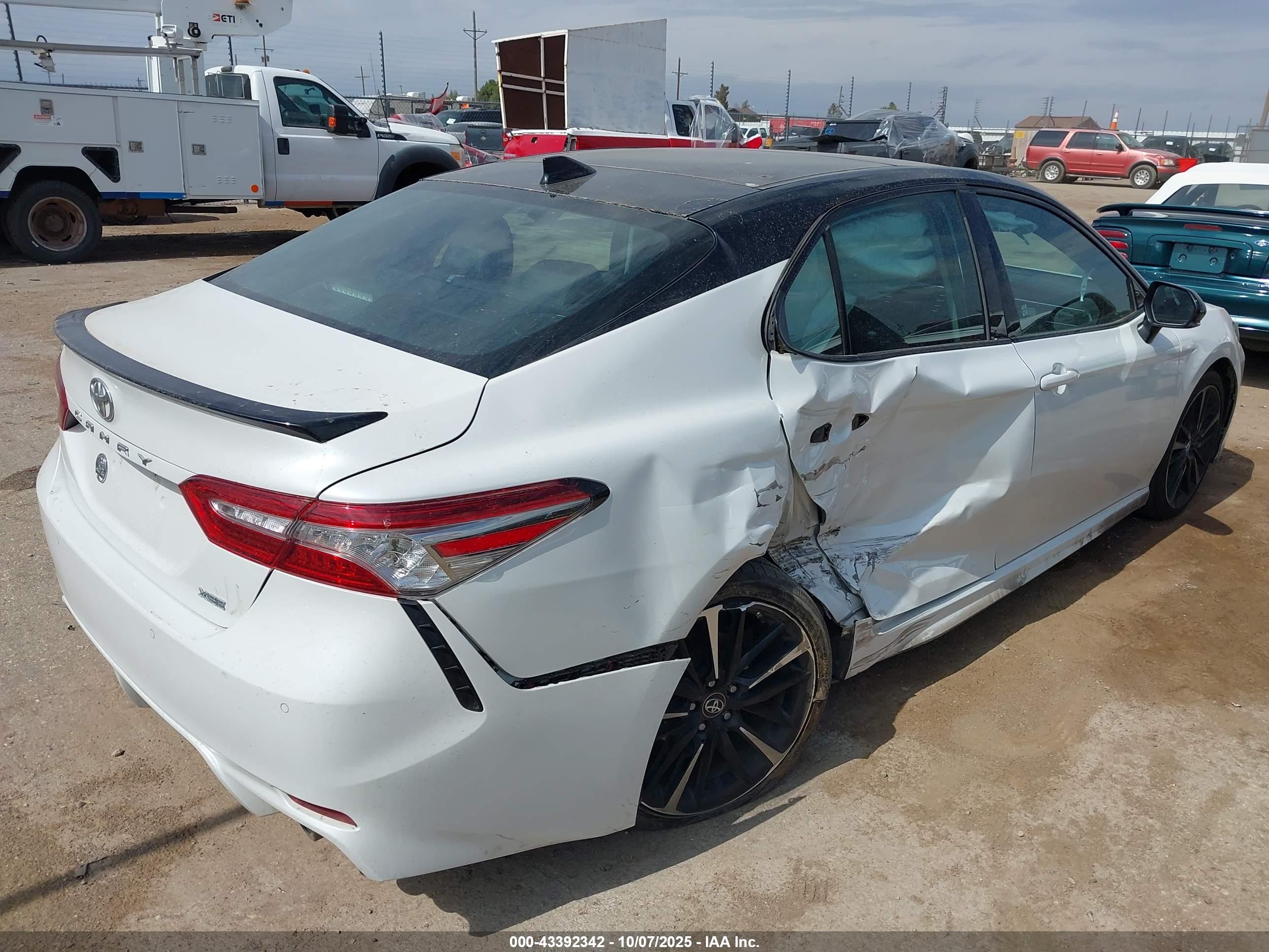 TOYOTA CAMRY image 4