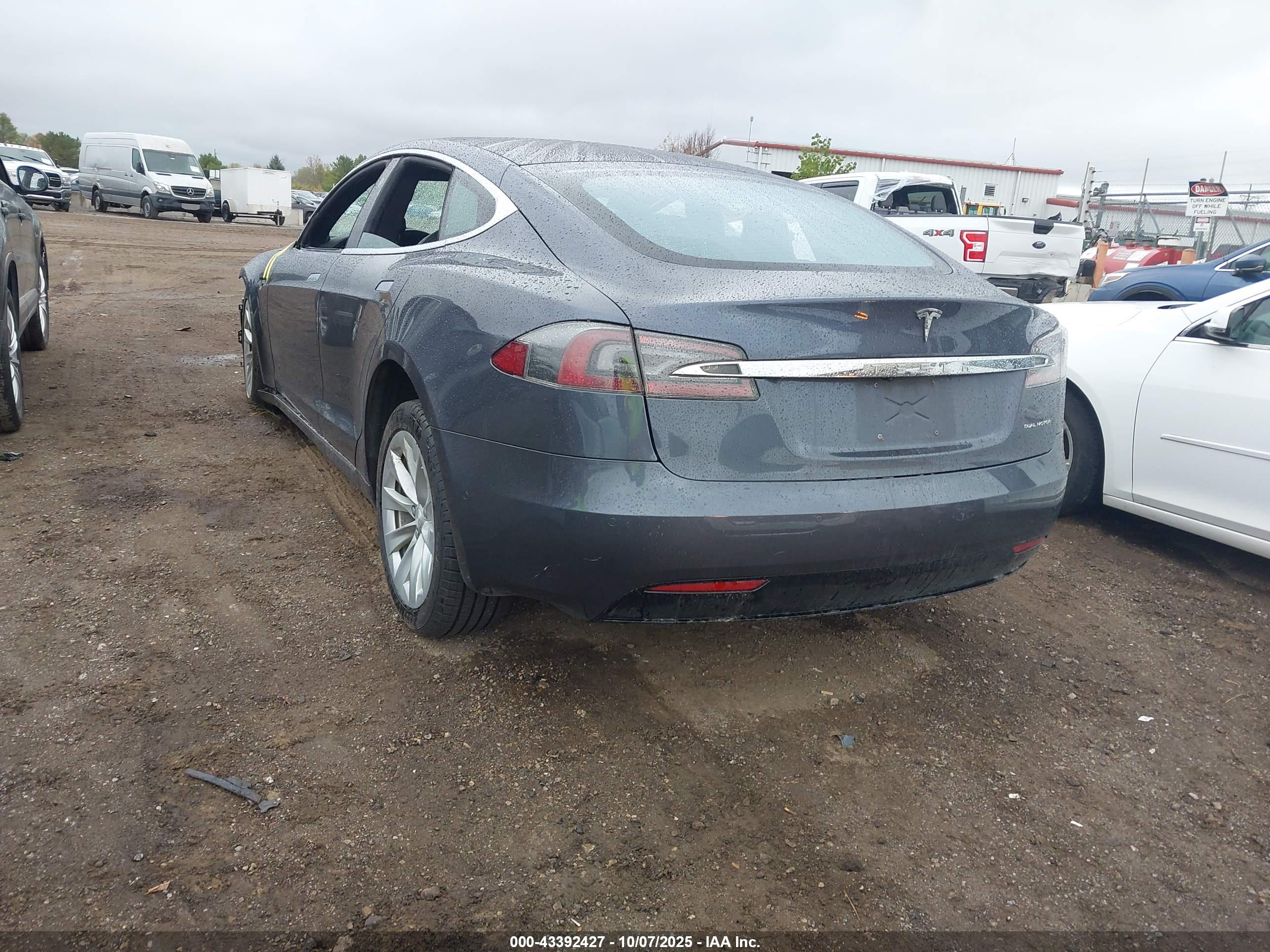 TESLA MODEL image 3