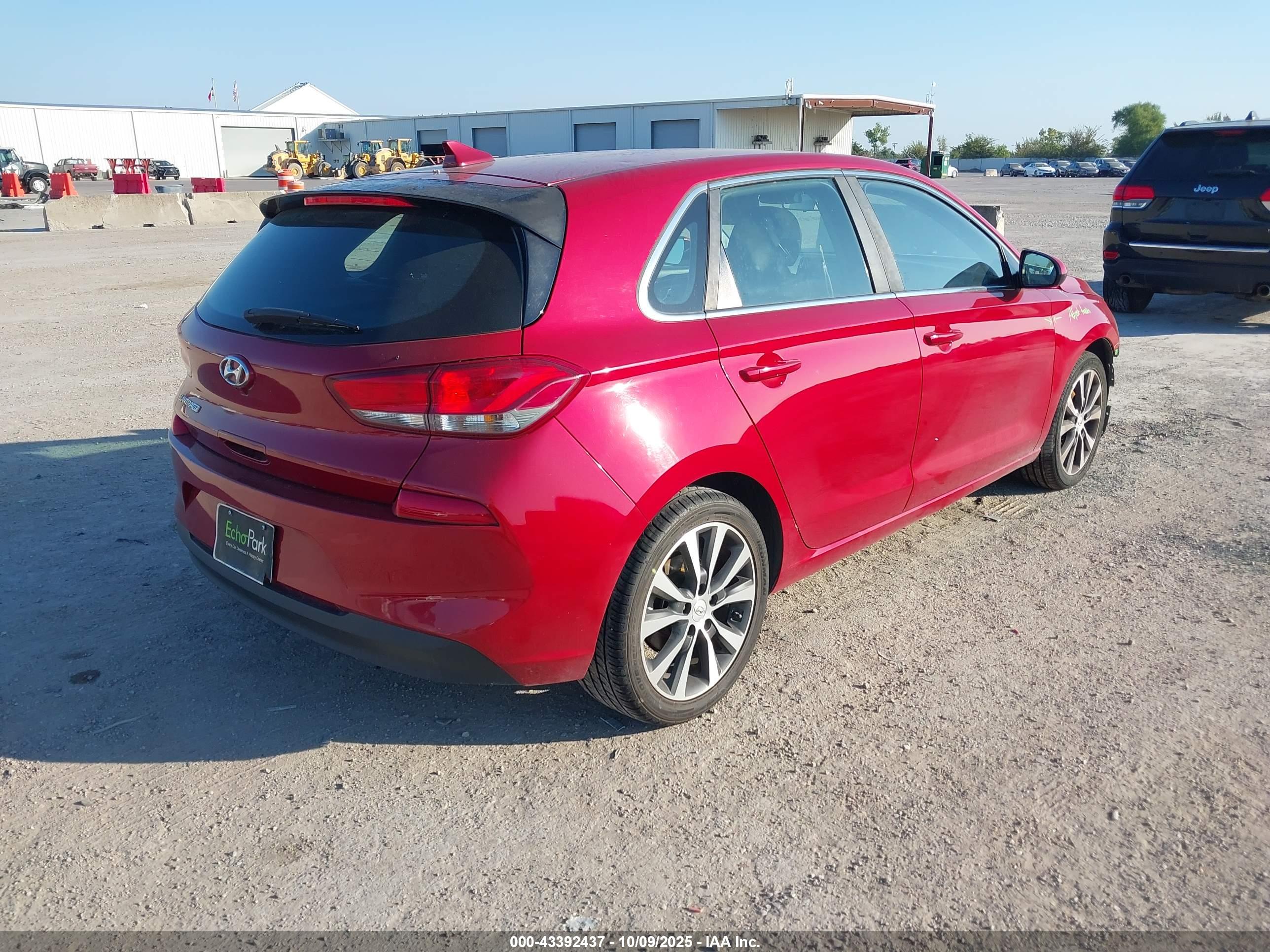 HYUNDAI ELANTRA image 4