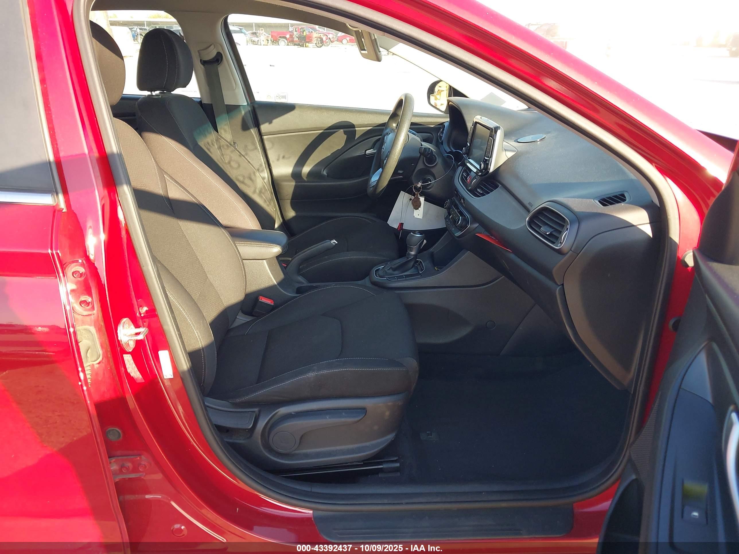 HYUNDAI ELANTRA image 5