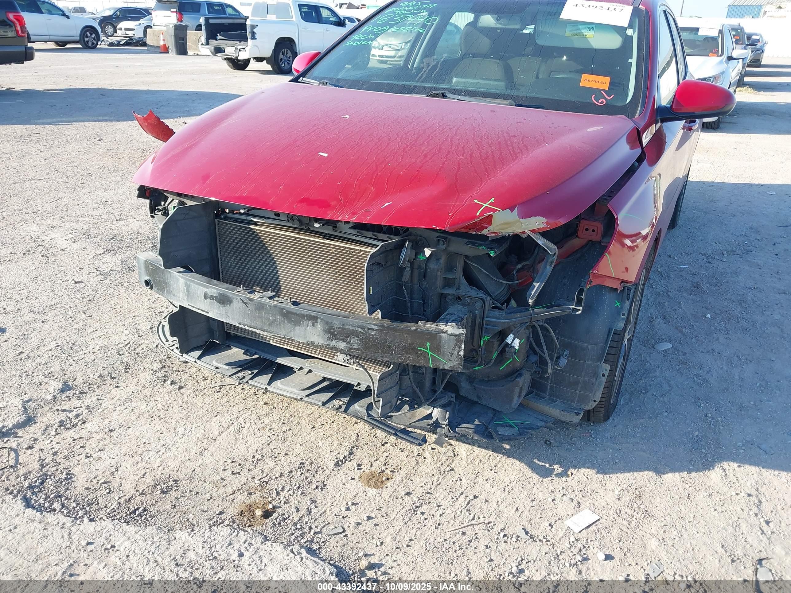 HYUNDAI ELANTRA image 6