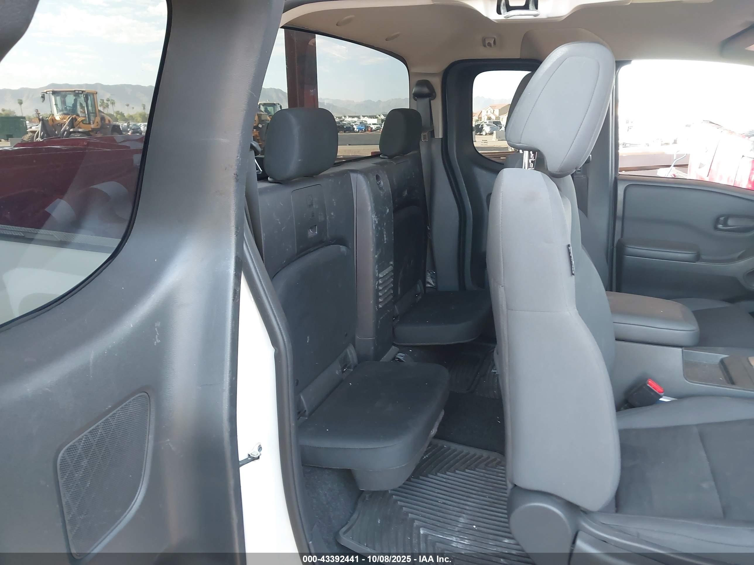 NISSAN FRONTIER image 8