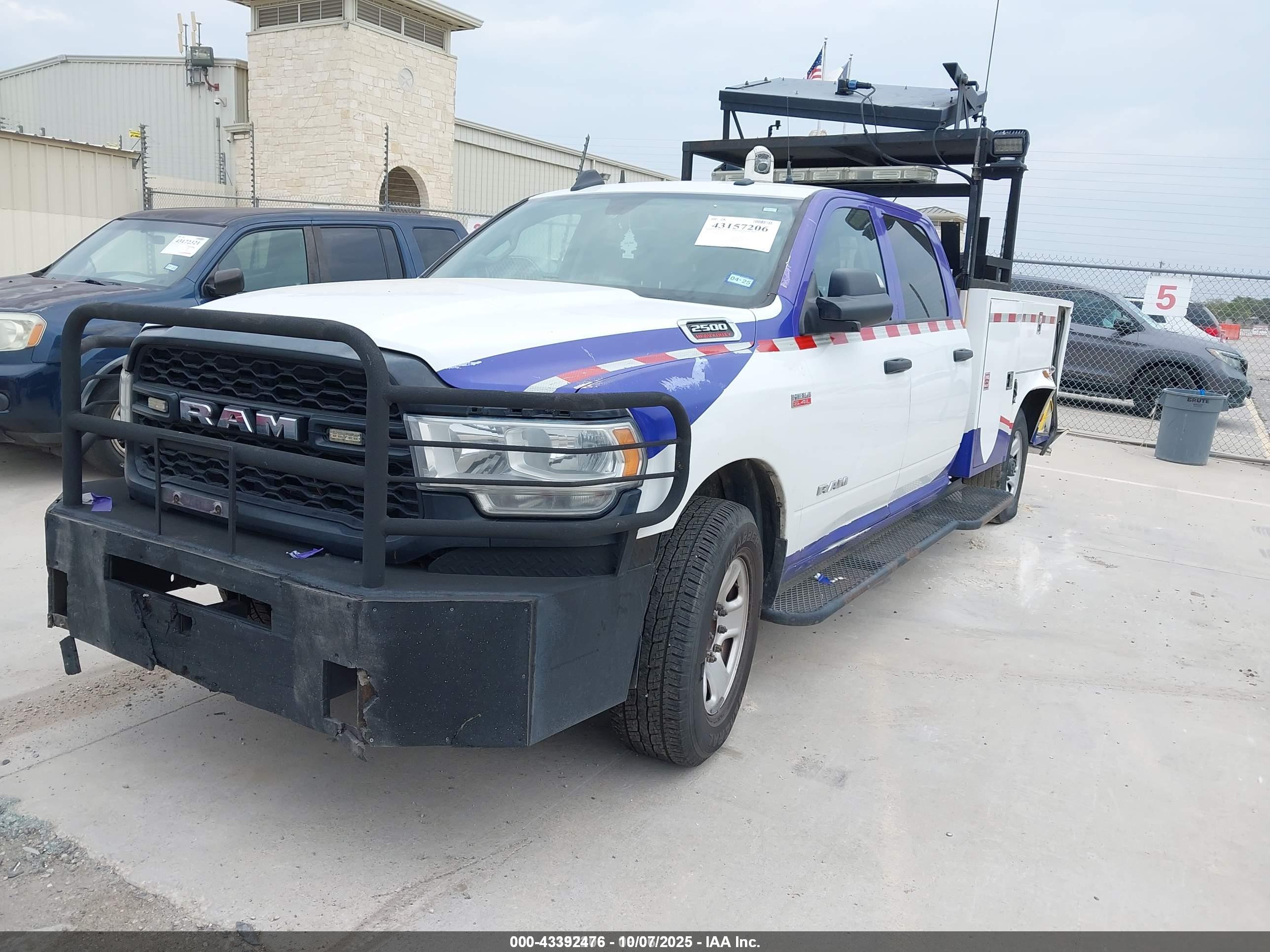 RAM 2500 image 2