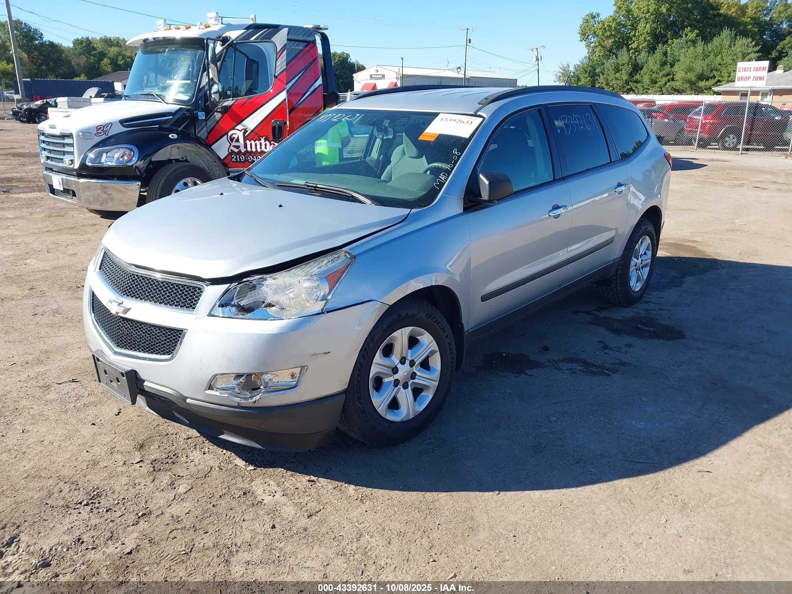 CHEVROLET TRAVERSE image 2