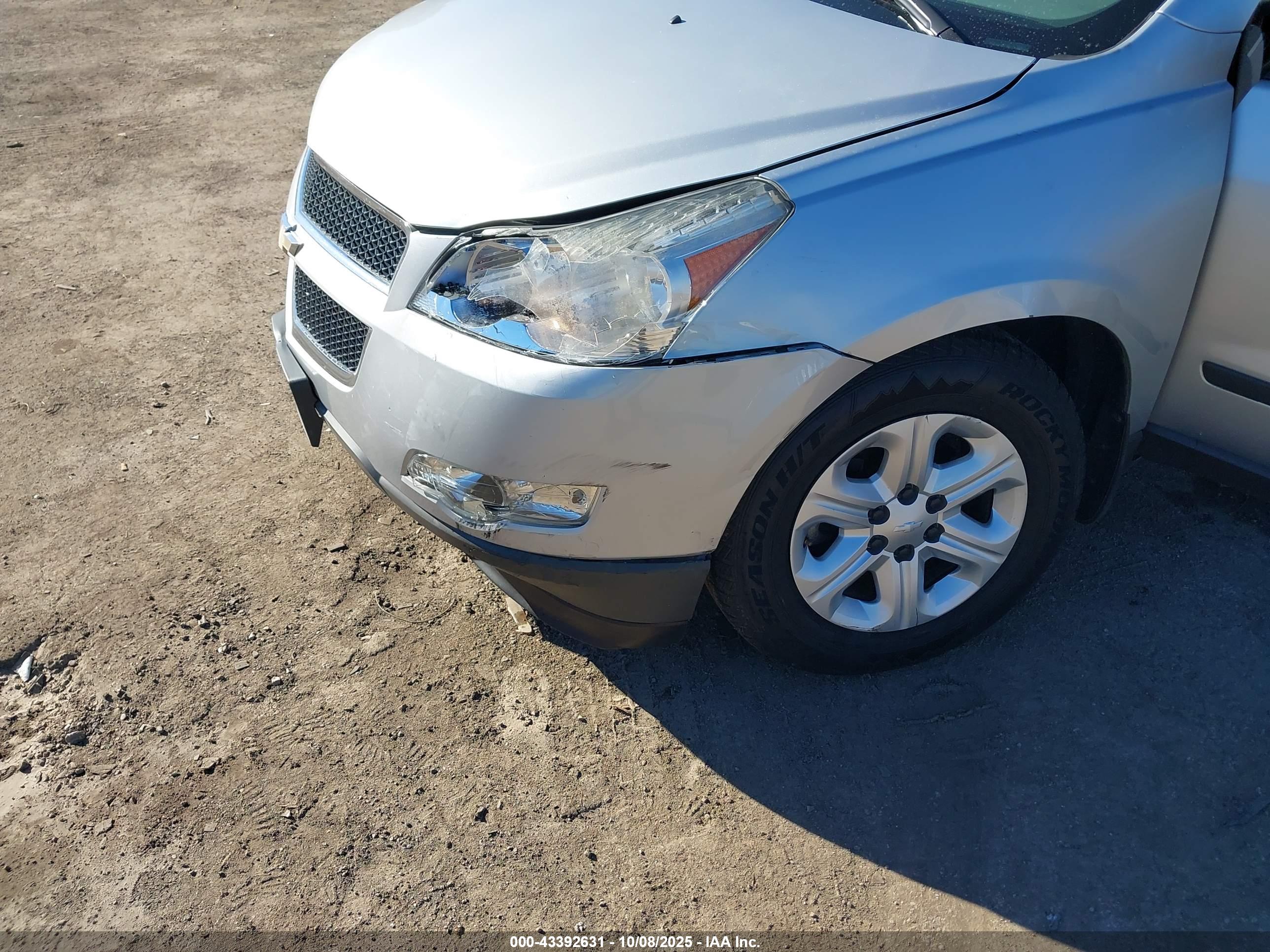 CHEVROLET TRAVERSE image 6