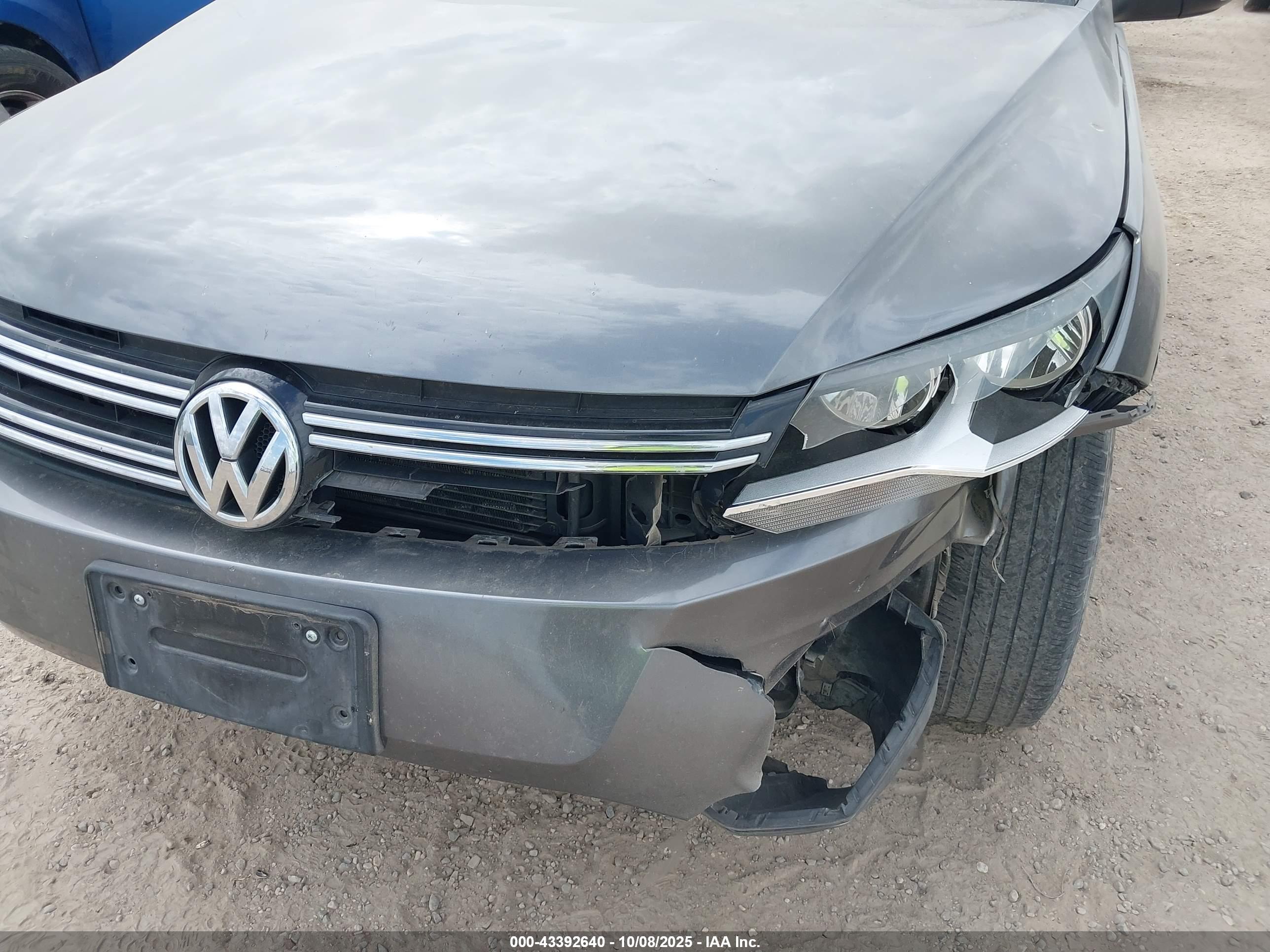 VOLKSWAGEN TIGUAN image 6