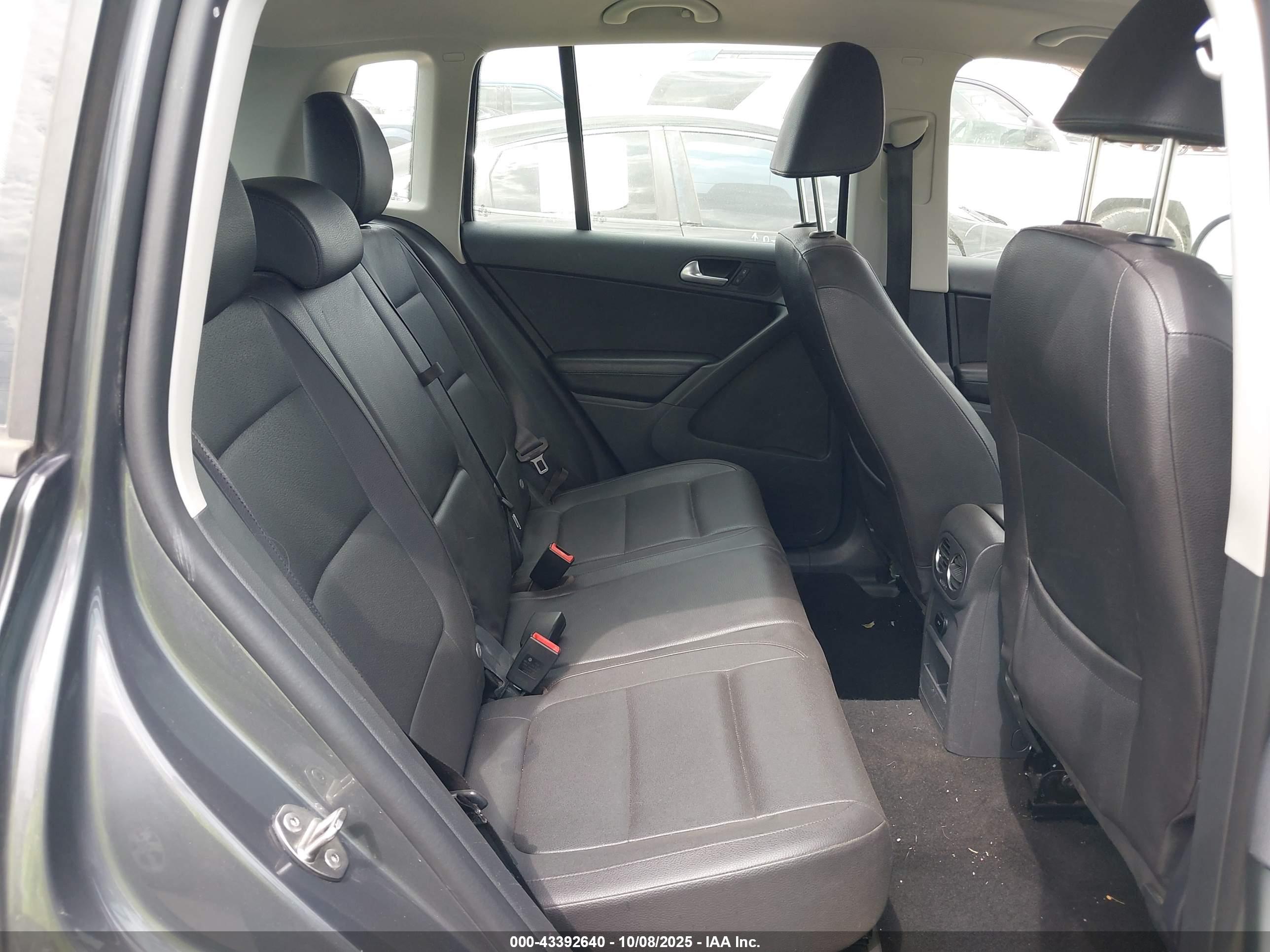 VOLKSWAGEN TIGUAN image 8