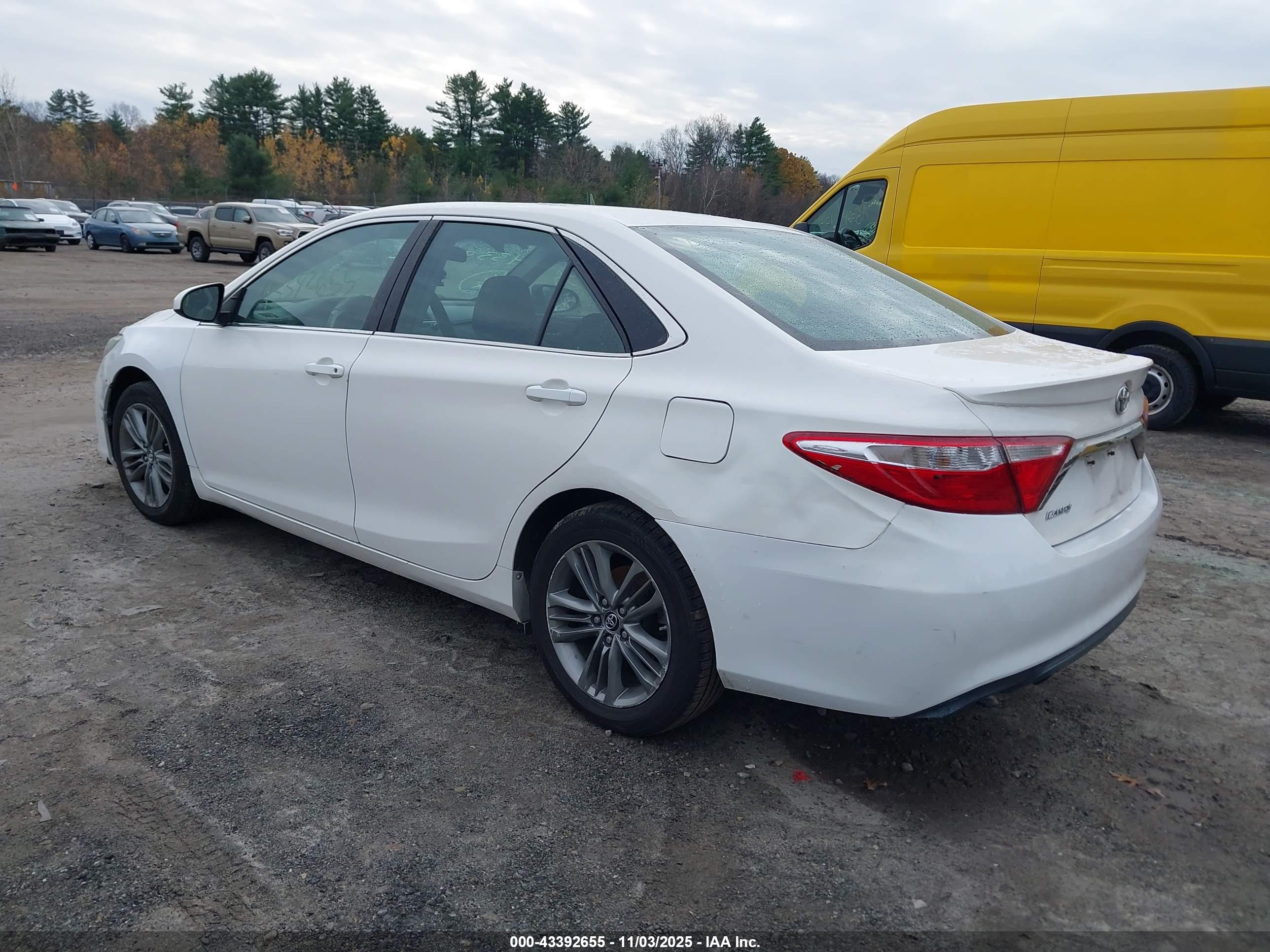 TOYOTA CAMRY image 3