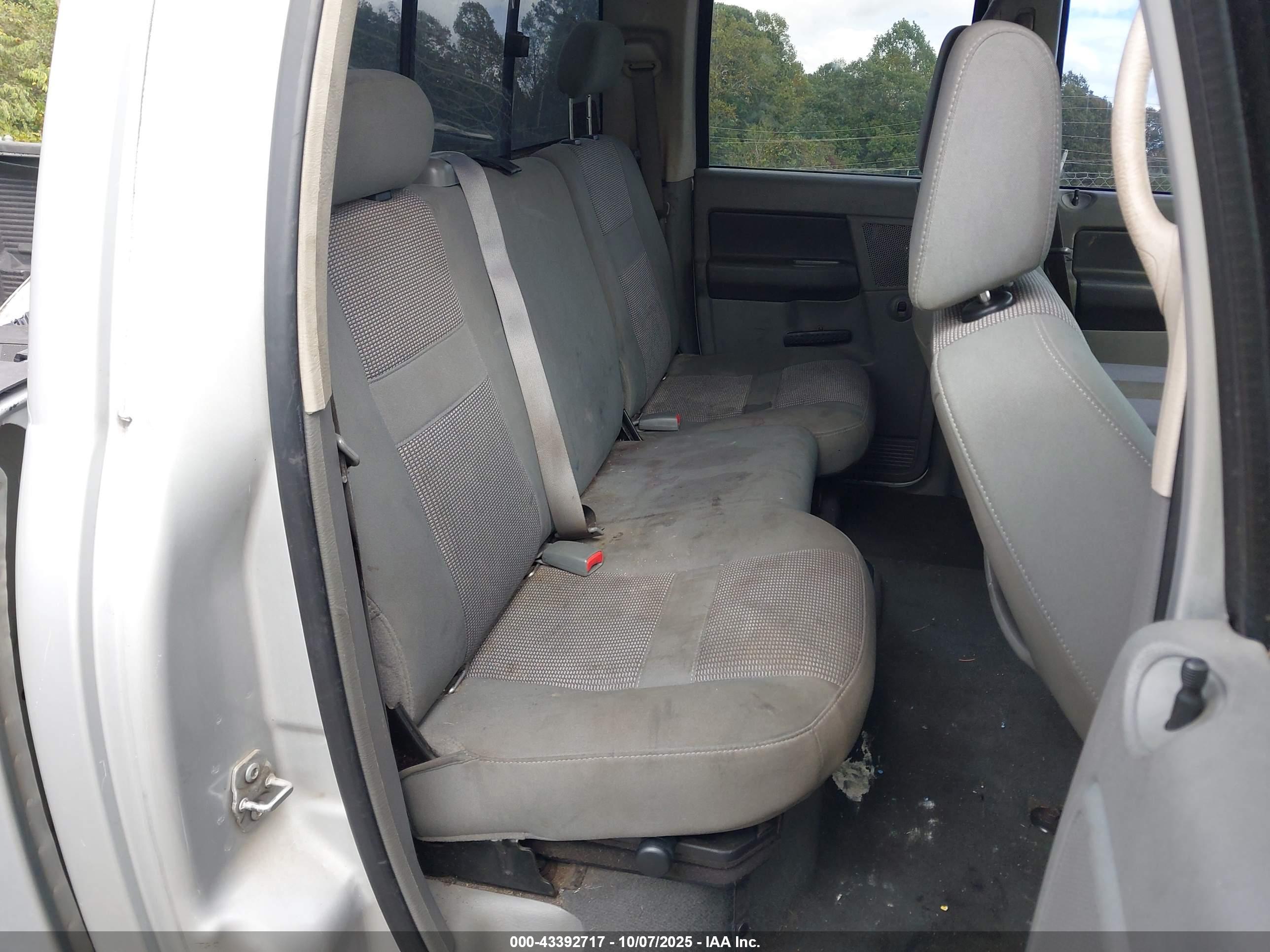 DODGE RAM image 8