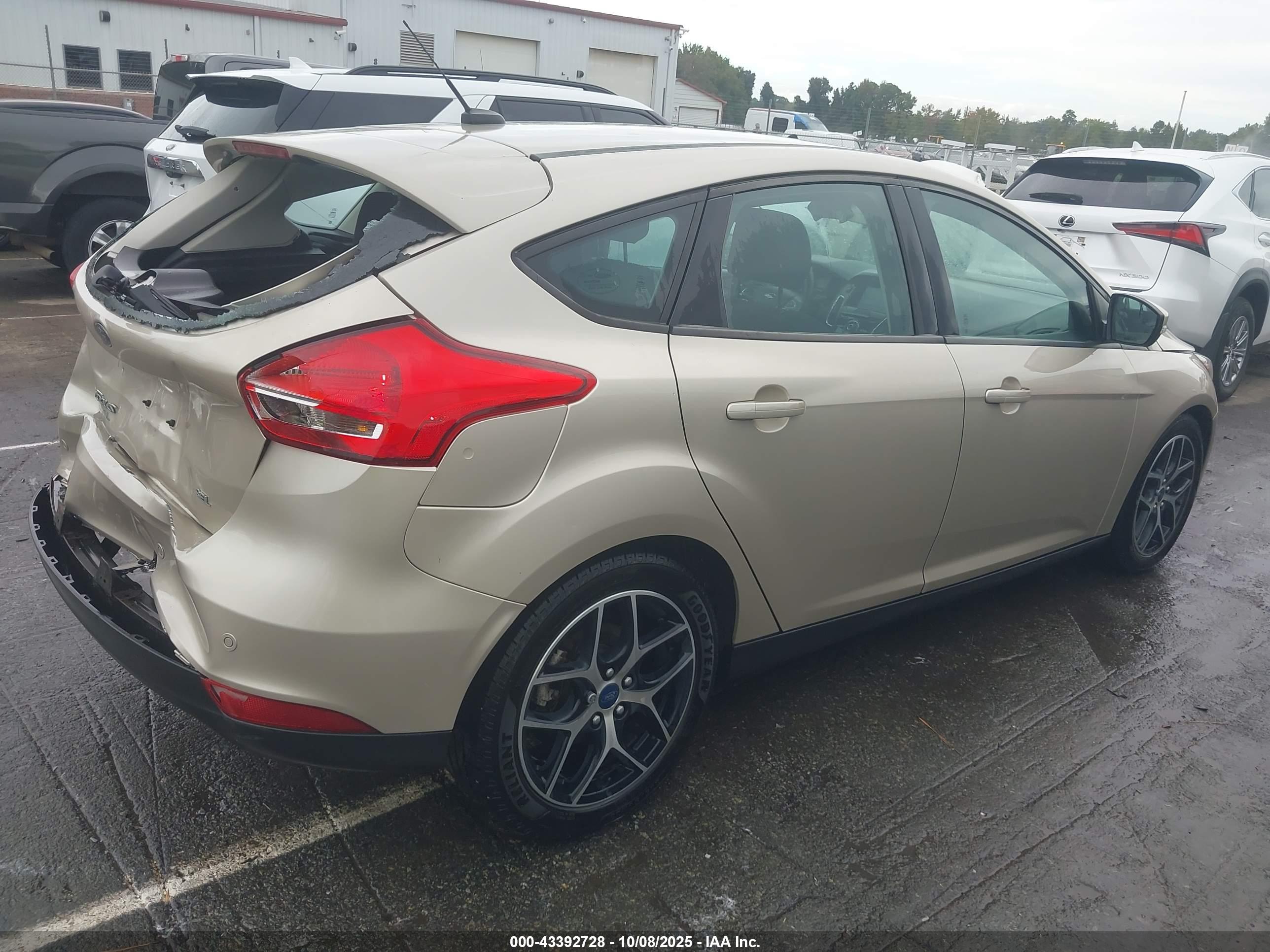 FORD FOCUS image 4