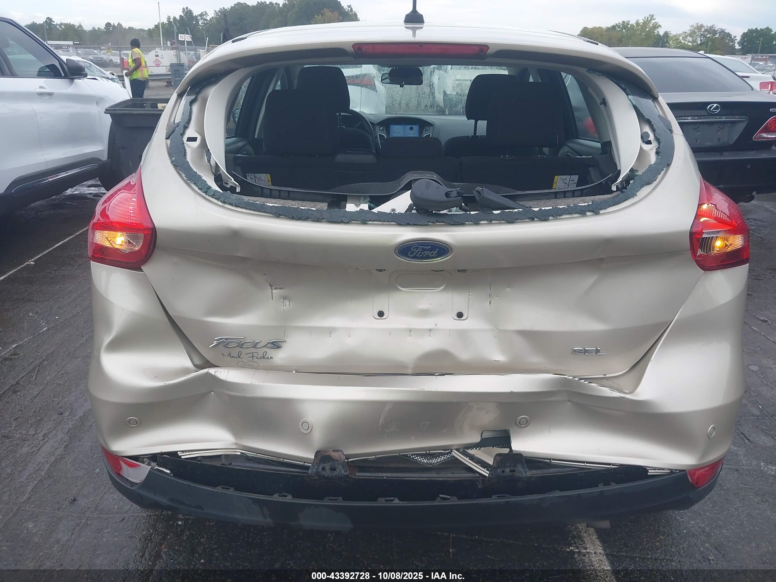 FORD FOCUS image 6