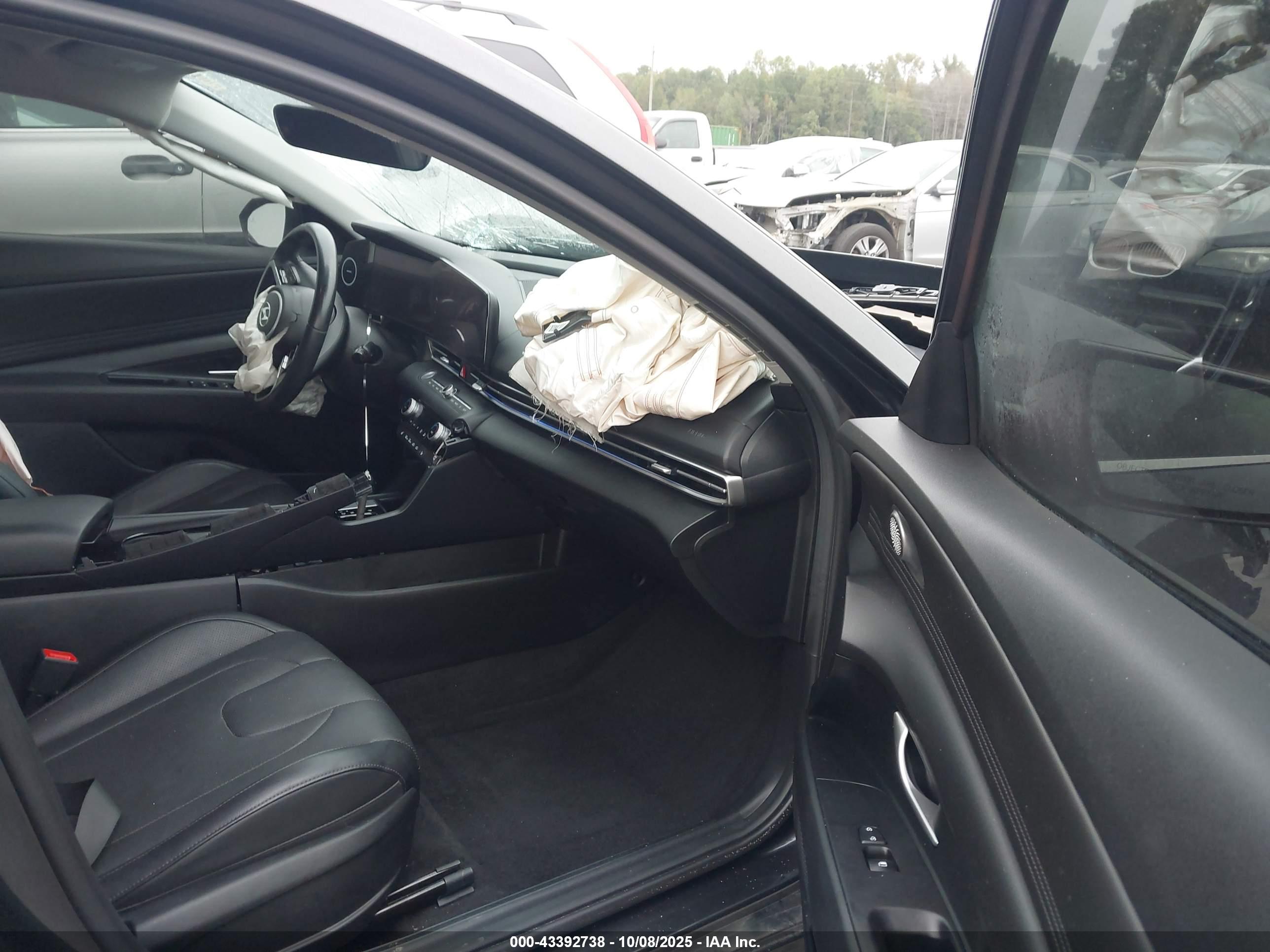 HYUNDAI ELANTRA image 5
