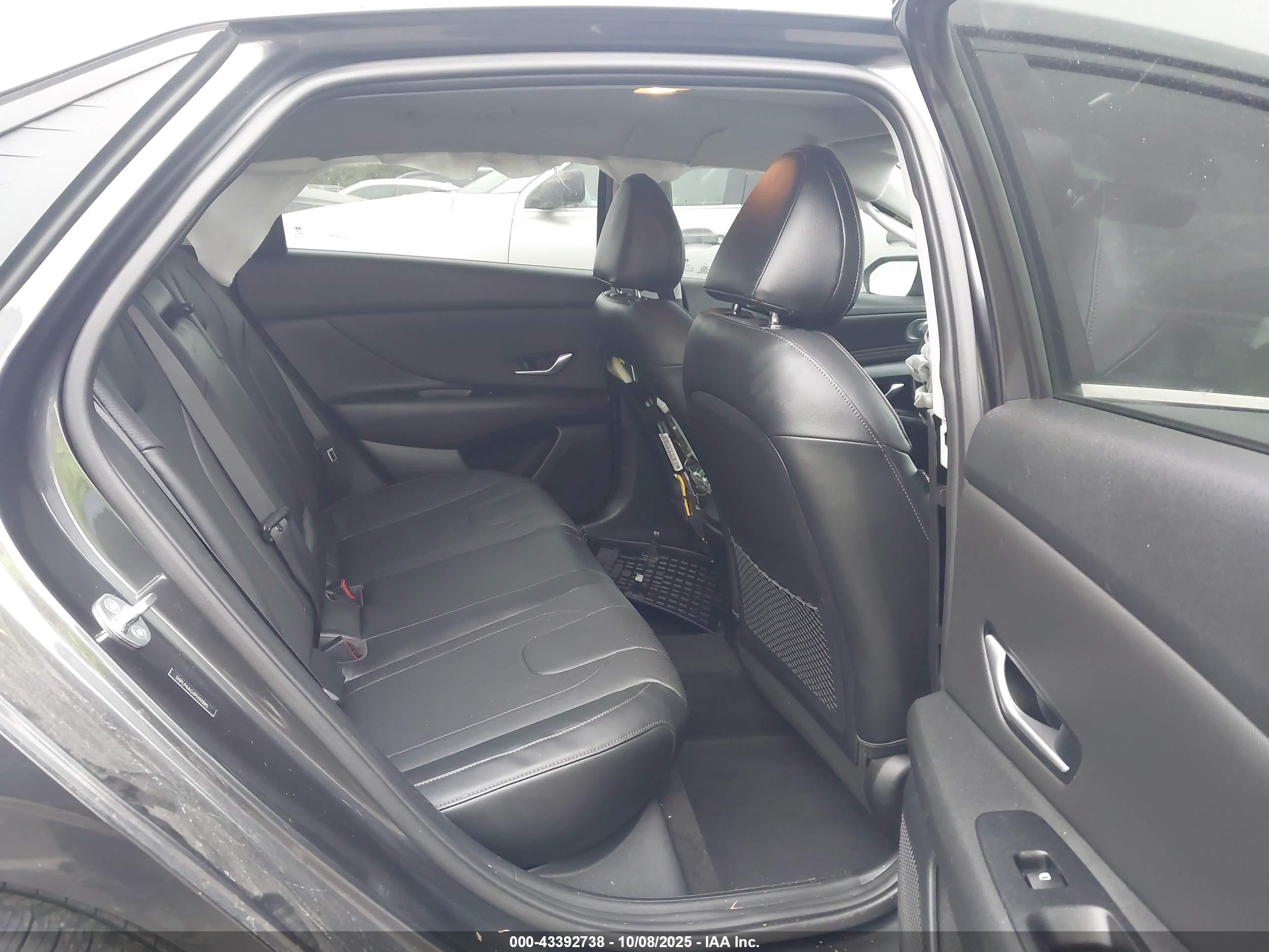 HYUNDAI ELANTRA image 8