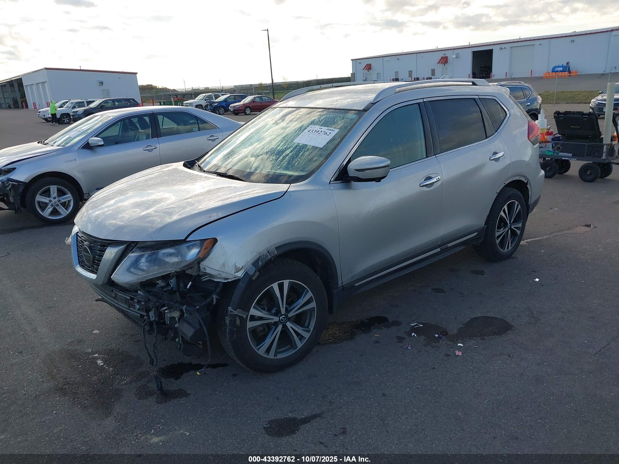 NISSAN ROGUE image 2