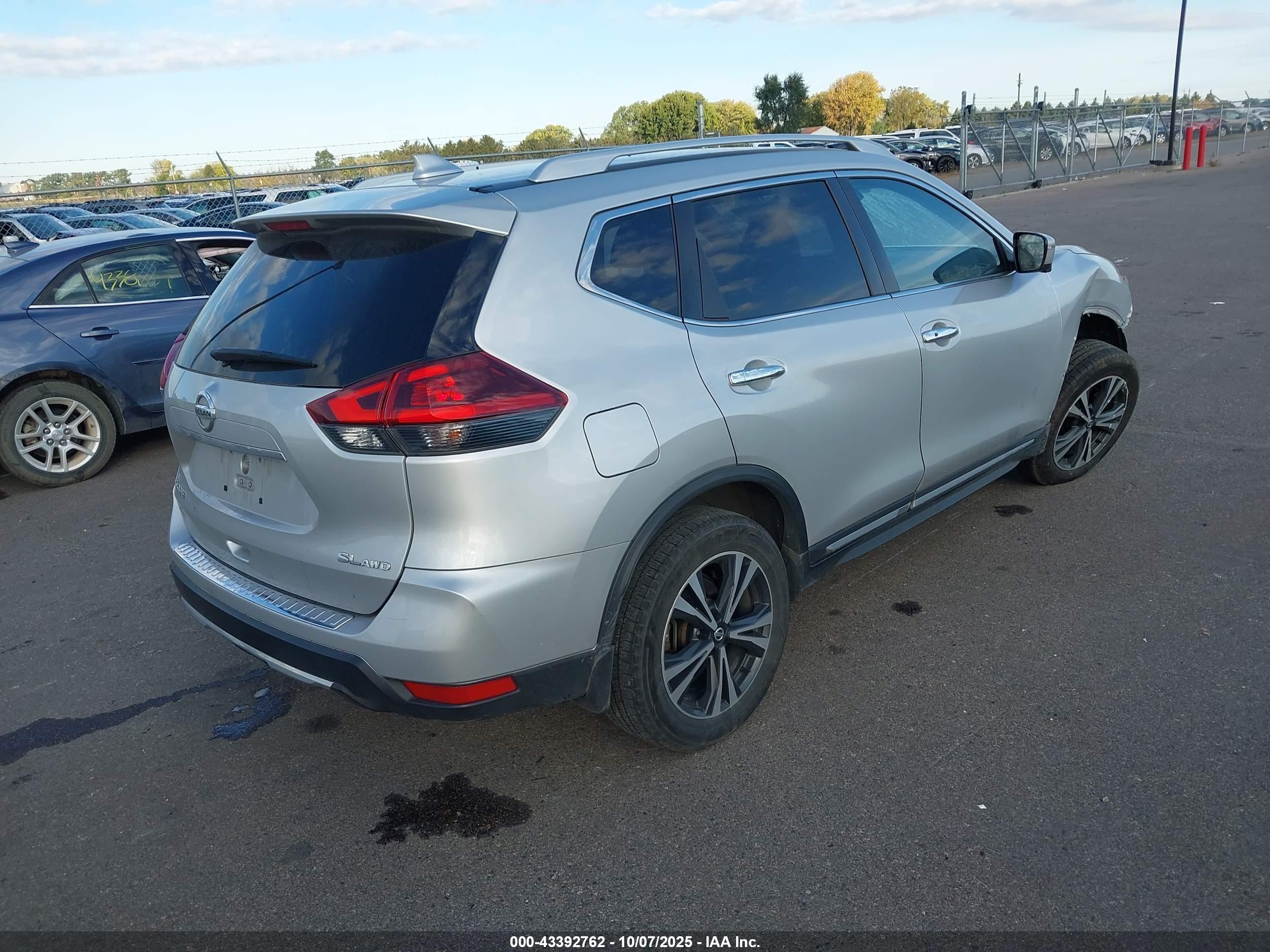 NISSAN ROGUE image 4