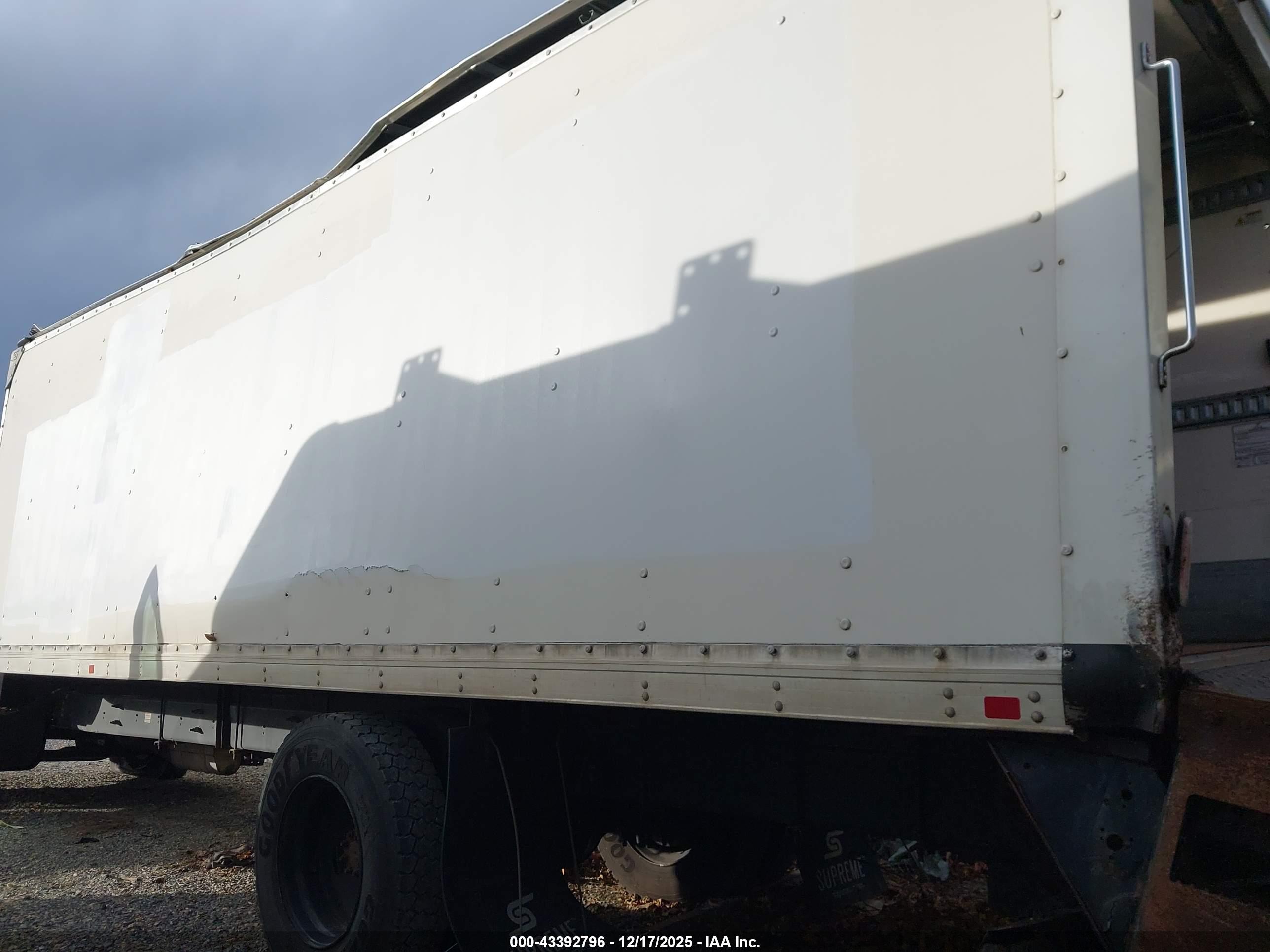 FORD F-650 image 3