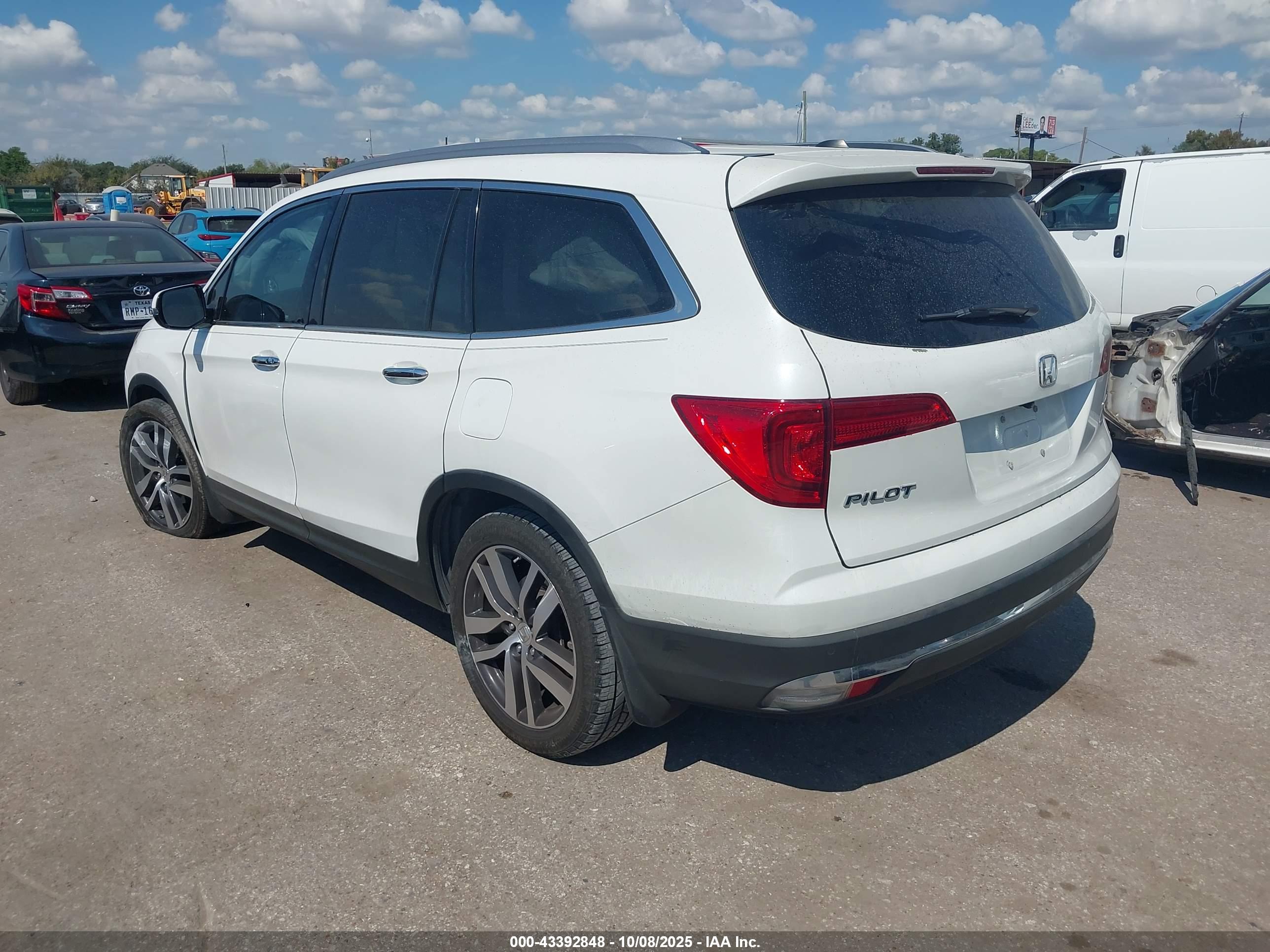 HONDA PILOT image 3