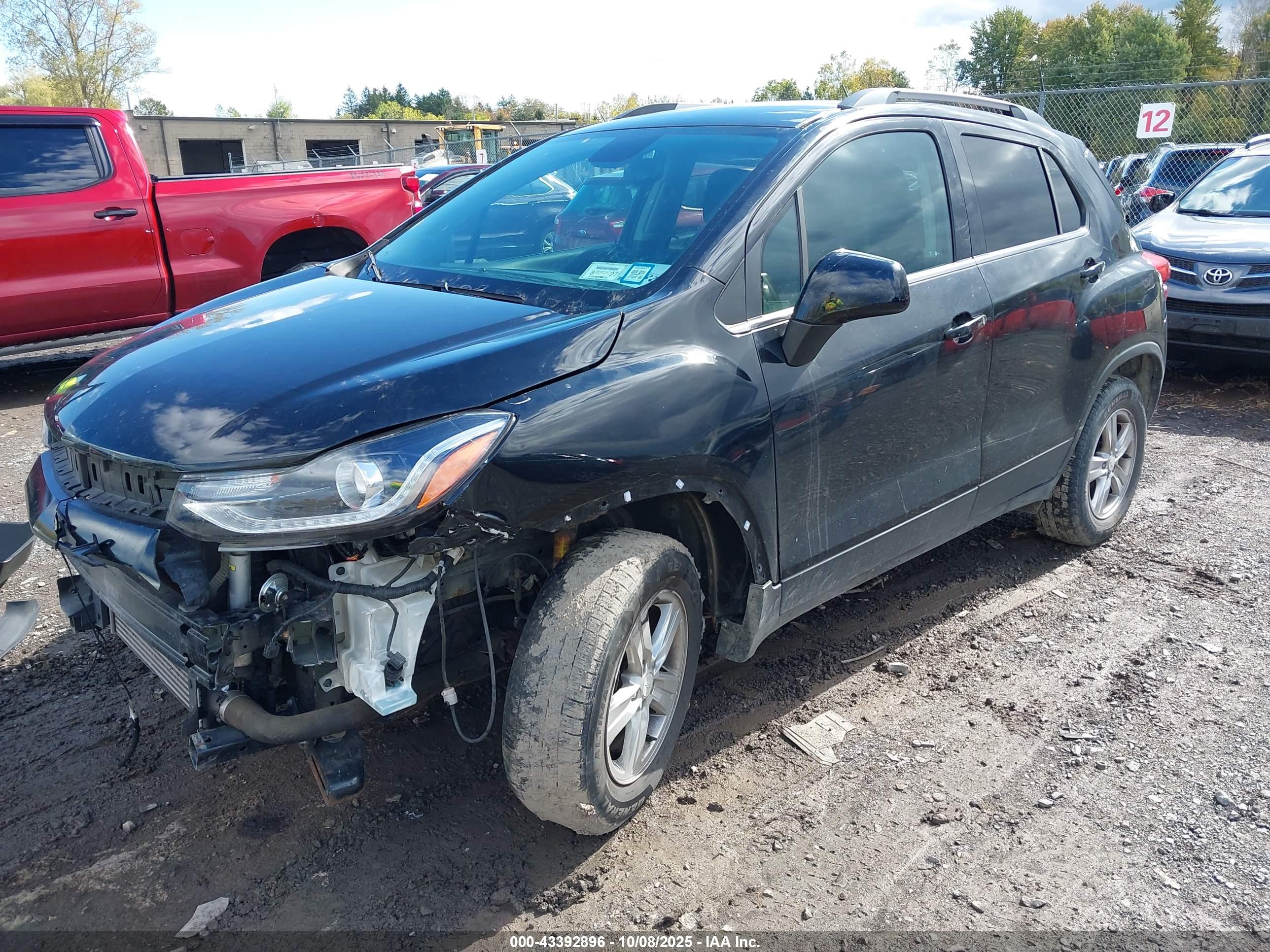 CHEVROLET TRAX image 2
